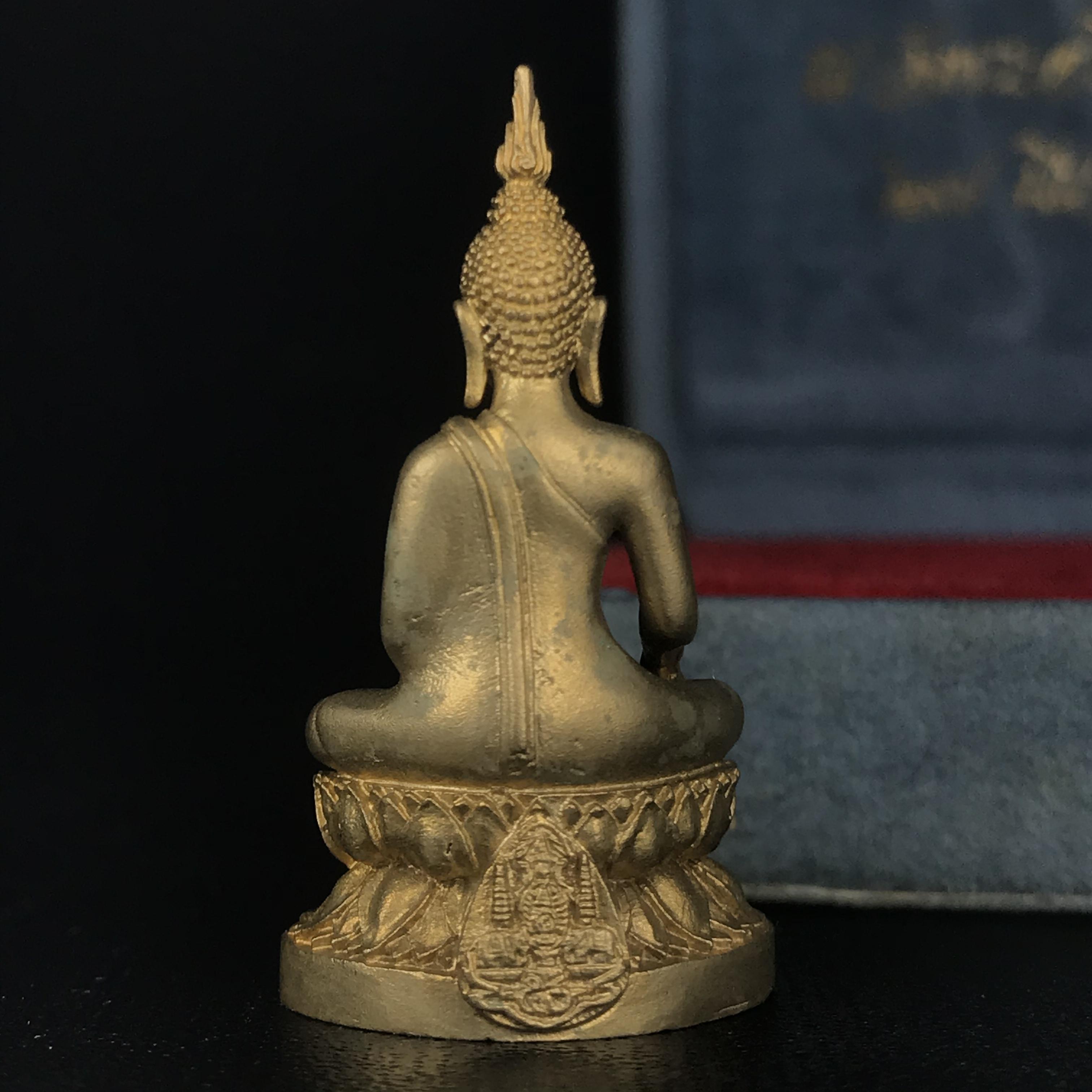 พระกริ่งพระพุทธนวราชบพิตร ครองสิริราชสมบัติครบ 50 ปี พ.ศ.2540 เนื้อทอง93 ชุดพระราชทาน(หายาก)