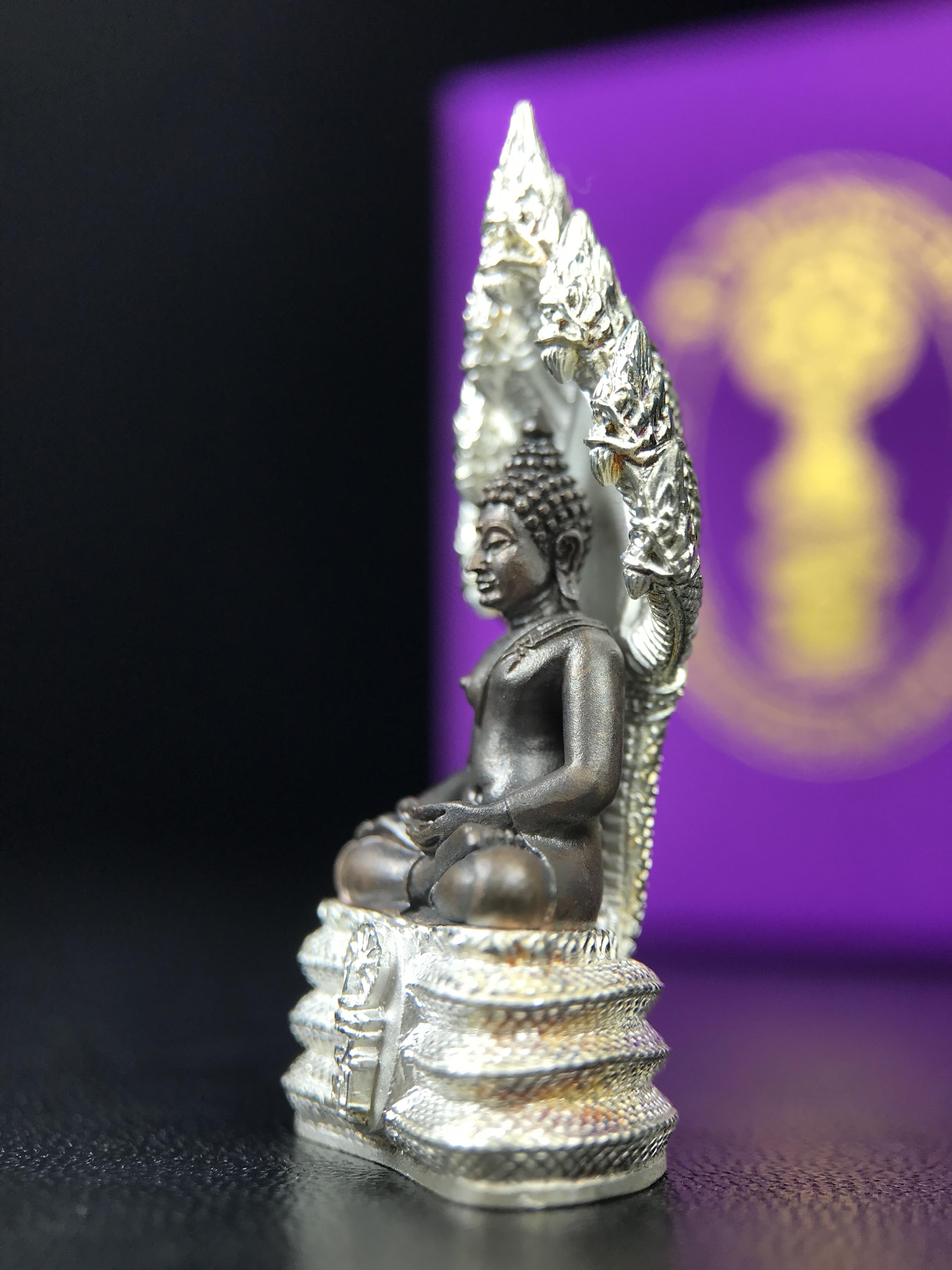 พระนาคปรก สธ. รุ่นสร้างพระอุโบสถเฉลิมพระเกียรติ 4 รอบ 84 พรรษา สมเด็จพระเทพรัตนราชสุดาฯ วัดบวรนิเวศวิหาร ปี 2543 พิมพ์ใหญ่ องค์พระเนื้อนวโลหะ ฐานนาคปรกเนื้อเงิน(สภาพ สวย )พิธีใหญ่ พุทธศิลป์งดงาม หายาก(องค์หมายเลขสวย ๒๖๗) (1 ใน 1999 องค์)