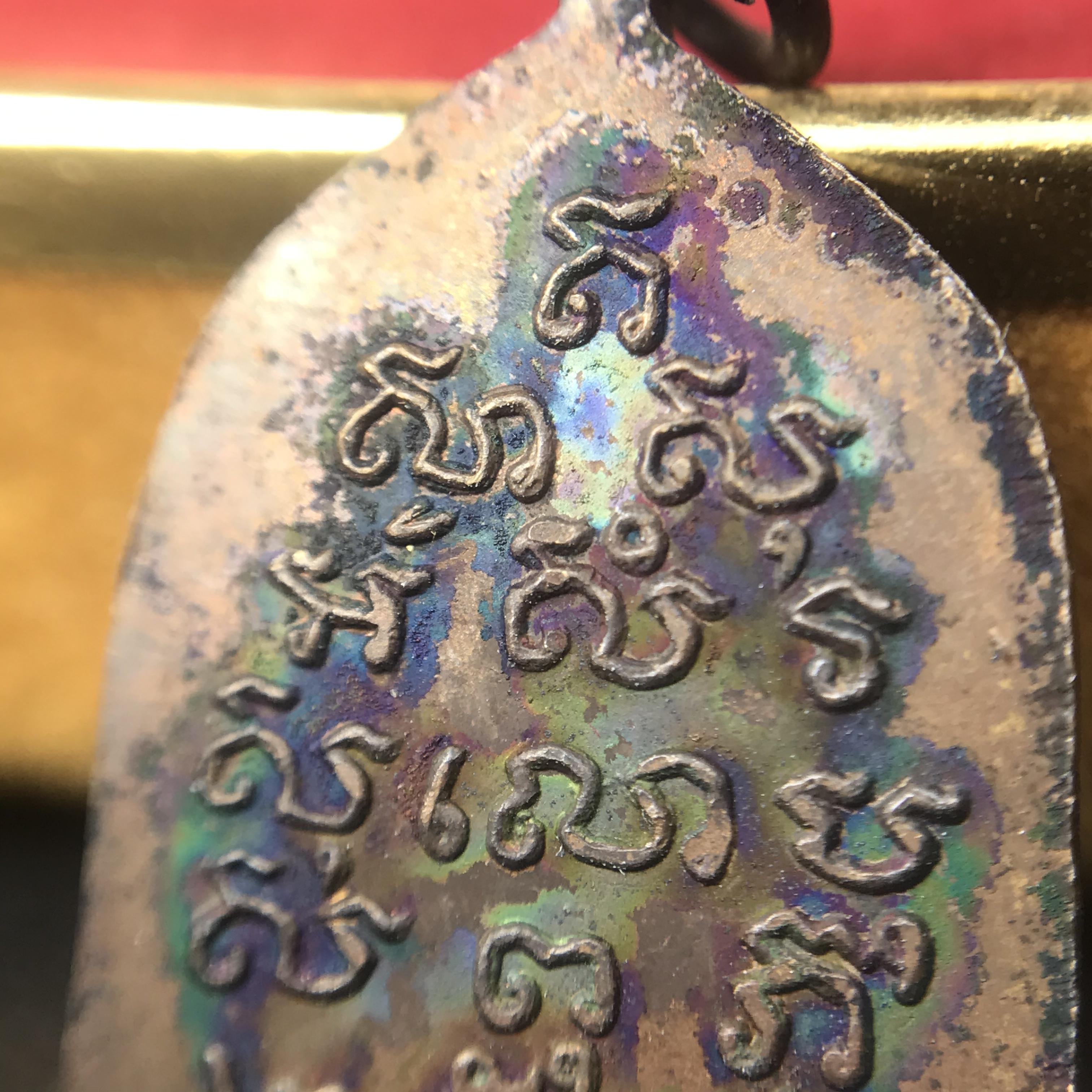 ชุดพระกริ่งไพรีพินาศ(รุ่นแรก สมเด็จพระญาณสังวร) เนื่องในพระบรมราชวโรกาสพระบาทสมเด็จพระเจ้าอยู่หัวรัชกาลที่9 เสด็จพระราชดำเนิน ในงานตัดลูกนิมิตสีมาอุโบสถ วัดเพชรวราราม จ.เพชรบูรณ์ ปี ๒๕๒๐ รุ่นเขาค้อ (ชุดกรรมการ ได้รับพระราชทาน พบเจอและหายากมากในปัจจุบัน)