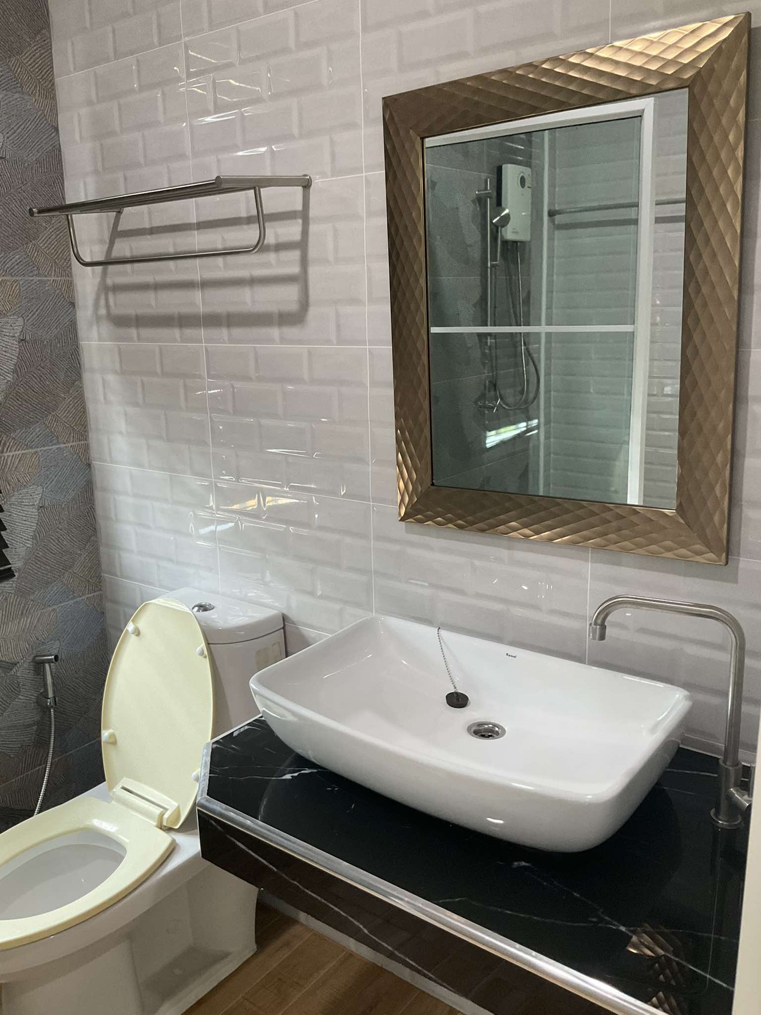 For Rent : Kuku, 3-Story Detached House, 4 Bedrooms 4 Bathrooms