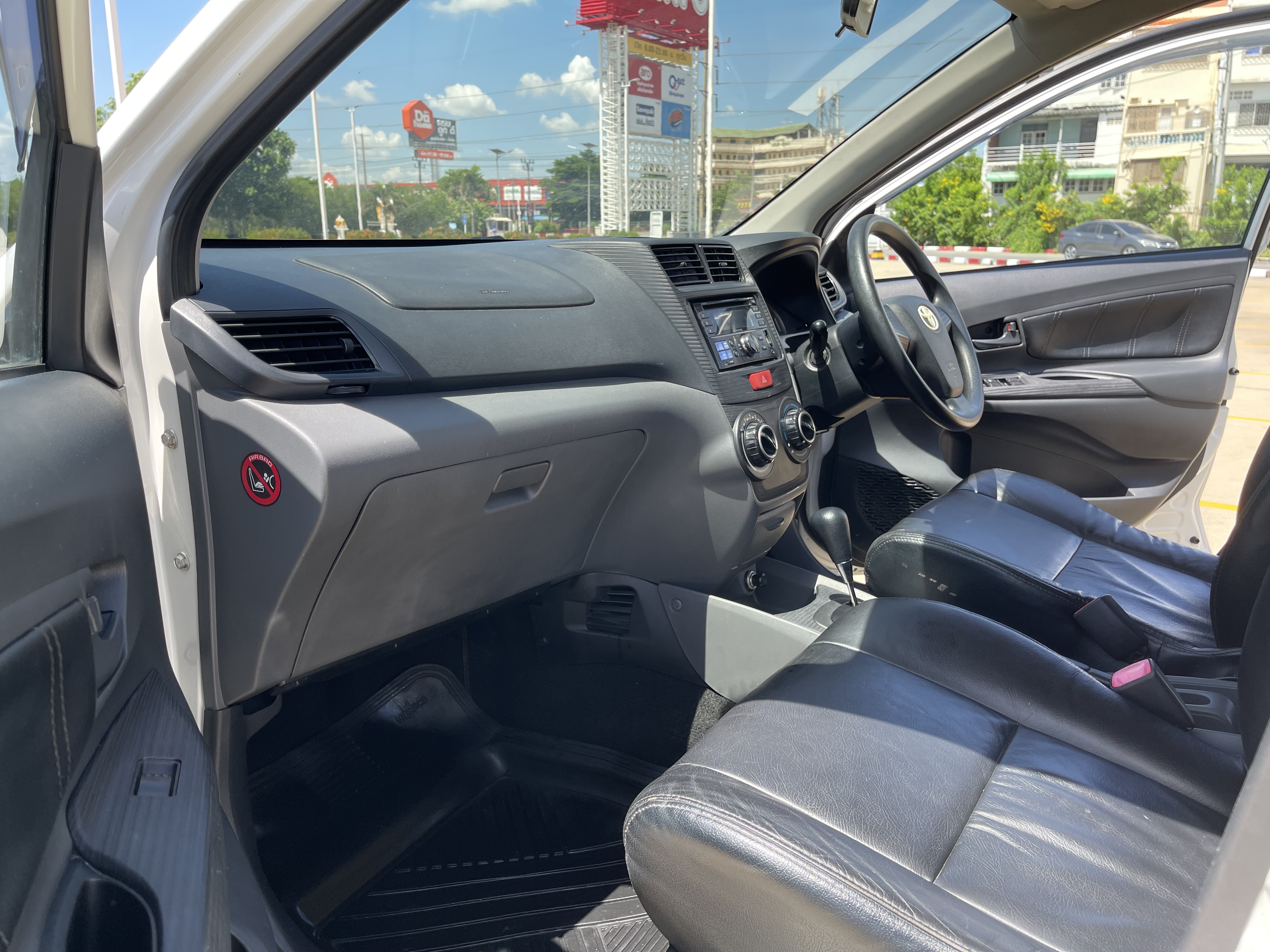 Toyota Avanza 1.5 G At 2015 ขาว