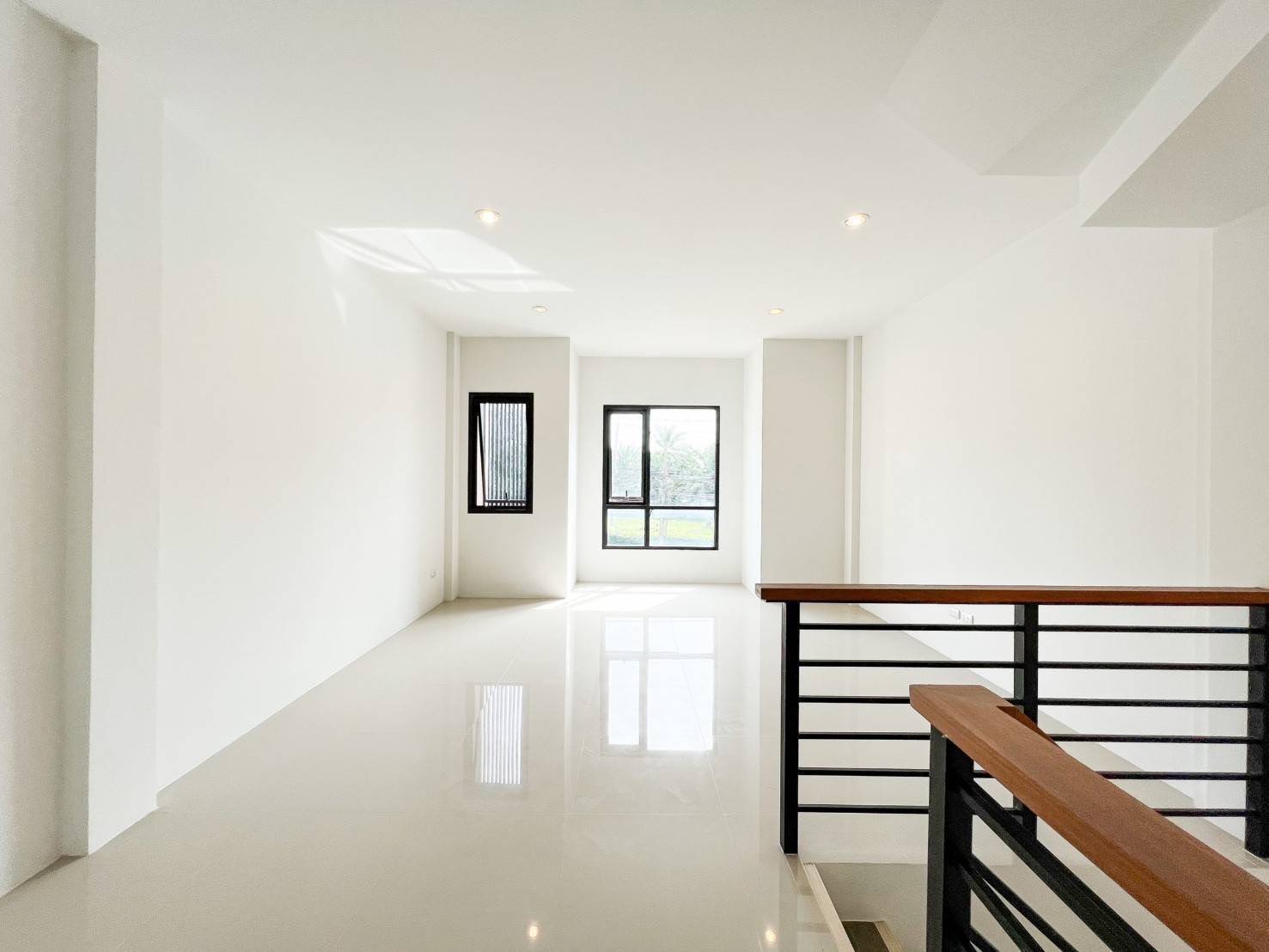 For Rent : Wichit, 3-Storey Commercial Building, 3 Bedrooms 4 Bathrooms