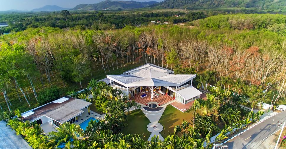 For Rent : Thalang, Luxury Private Pool Villa , 5 bedrooms 5 bathrooms. Garden View.