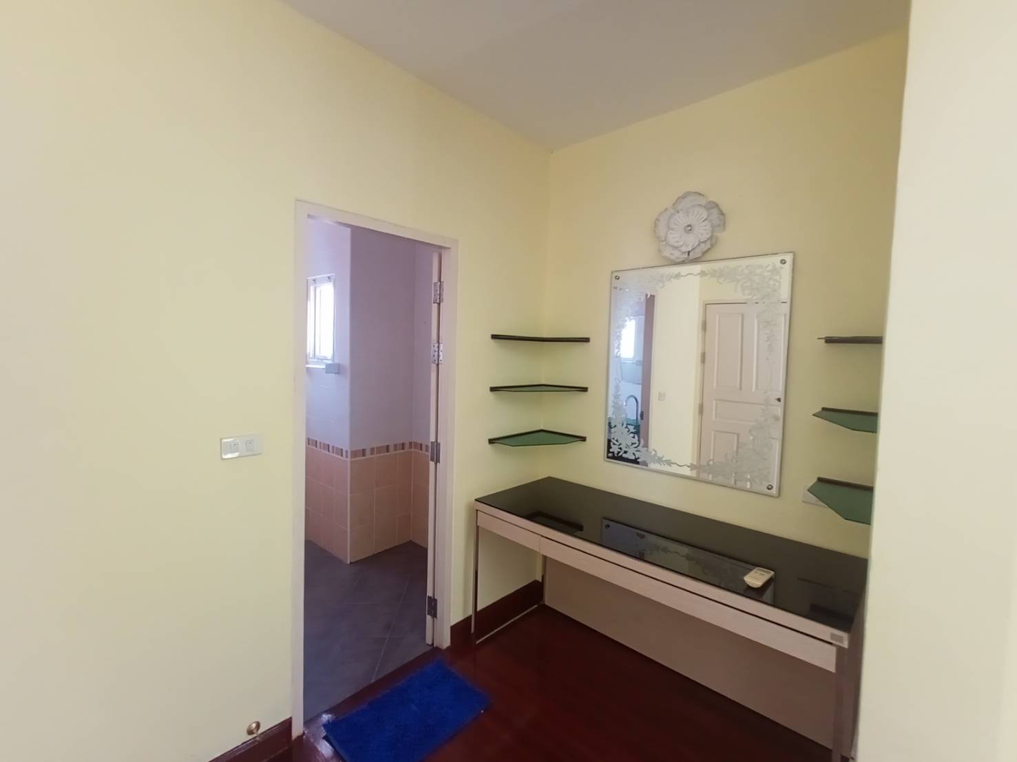 For Rent : Chalong luxury pool villa, 3 bedrooms 3 bedrooms, 300 sqm.