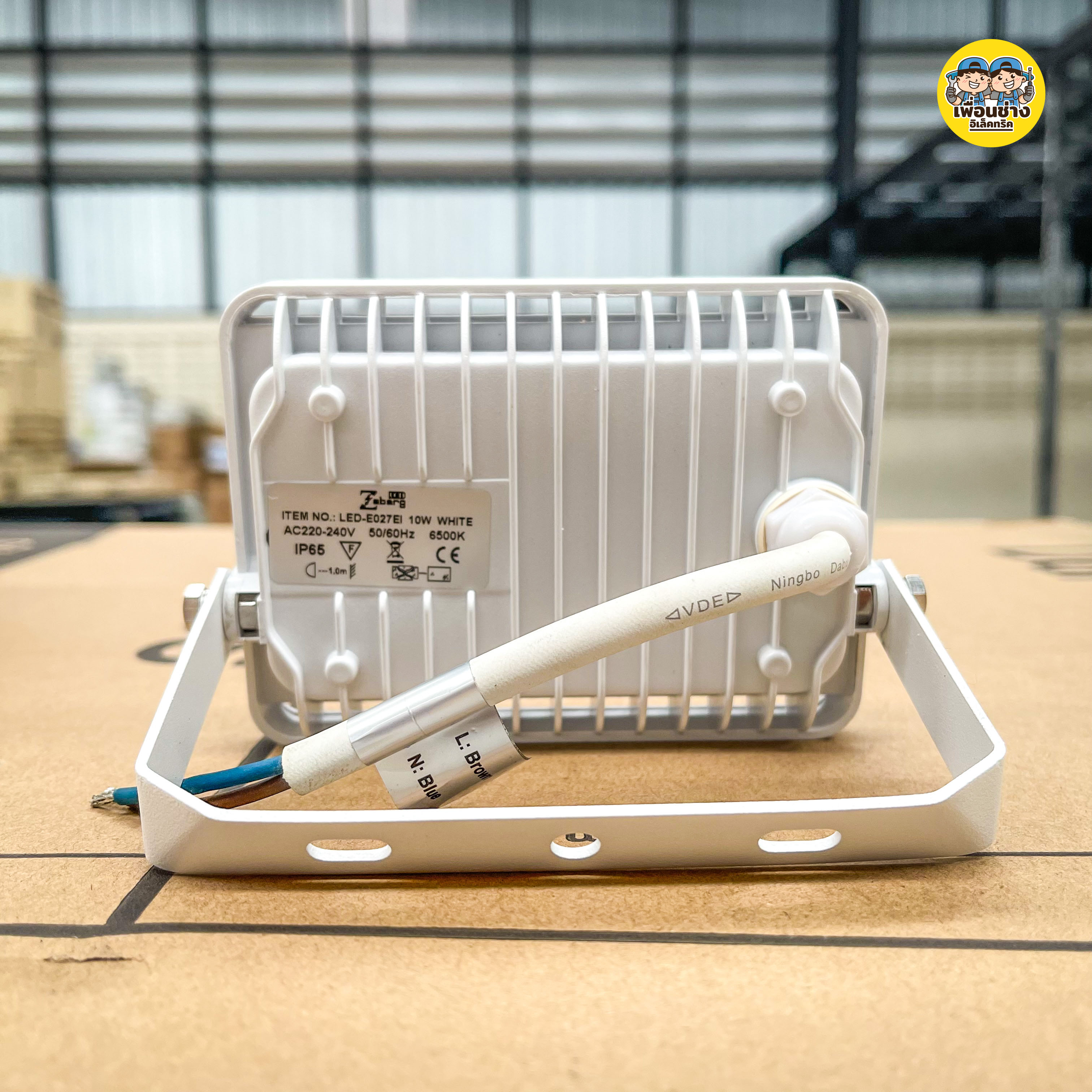 Zeberg ฟลัดไลท์ 10w LED สปอร์ตไลท์ กันน้ำ IP65 Floodlight สปอร์ทไลท์ โคมไฟ แผงไฟ ซีเบิร์ก แอลอีดี ประหยัดไฟ โคมกันน้ำ