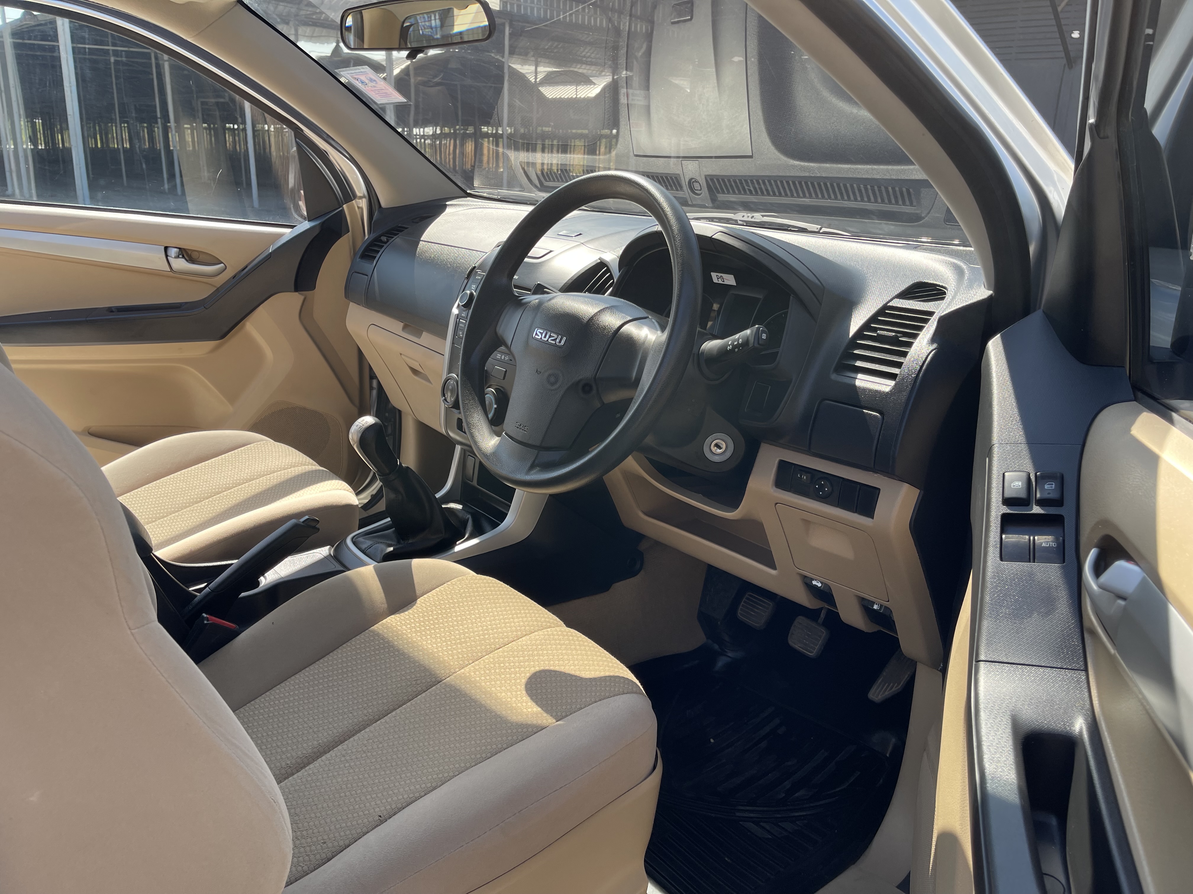 Isuzu Dmax All New Cab 2.5 L 2015 เงิน