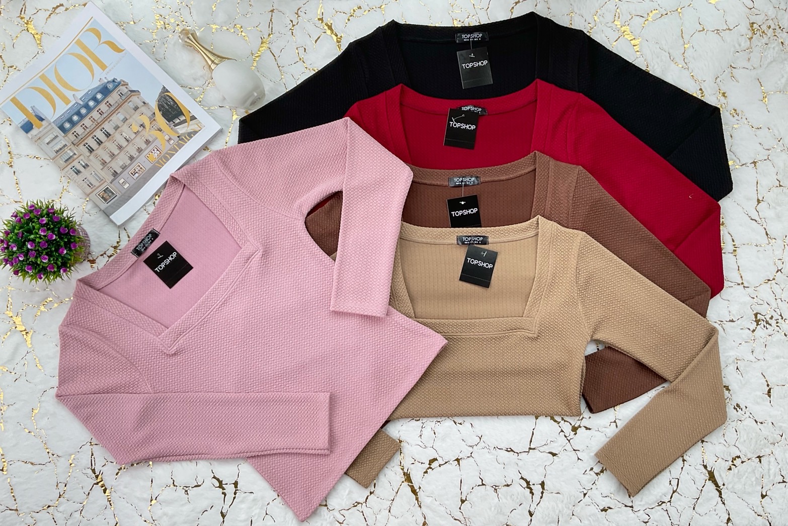 คอสี่เหลี่ยมแขนยาว