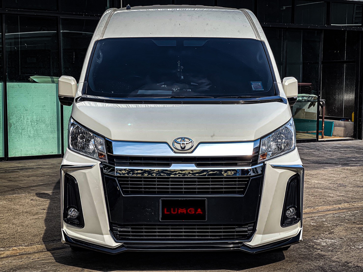 ชุดแต่ง Toyota Commuter 2019 สเกิร์ตหน้าสไตล์ Lumga (ลัมกา) 1 ชุด 4-6 ชิ้น