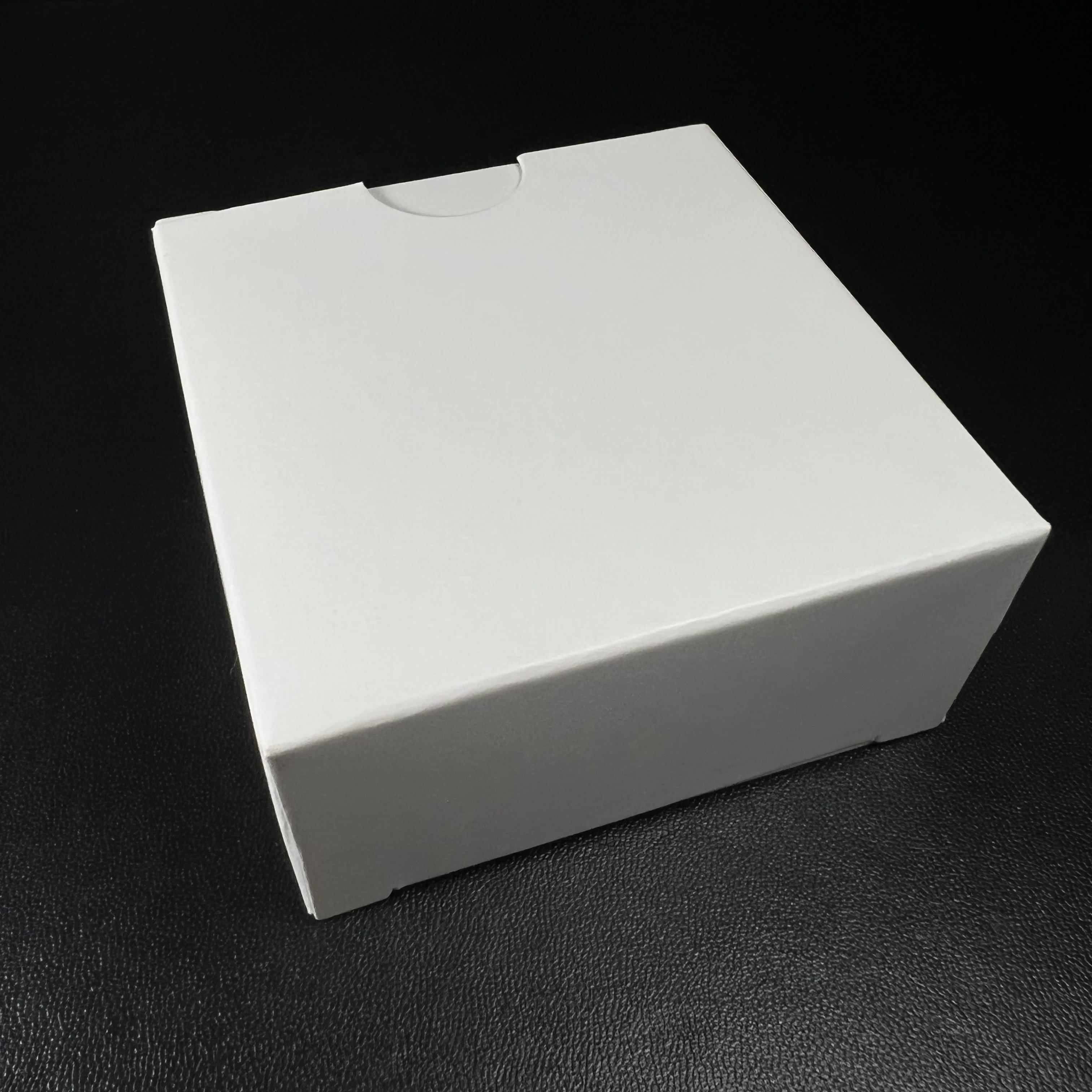 พระพุทธชินราช รุ่น ประวัติศาสตร์ มูลนิธิเพื่อตำรวจไทยจัดสร้าง ปี 2562 เนื้อเงินขัดเงา พิมพ์เหรียญรูปไข่ฉลุลายไทย พิมพ์ใหญ่ พระพุทธชินราช แบบจิวเวอร์รี่ (ขนาดสูง 2.9 ซม.) (สภาพ สวย ซีนซองเดิม กล่องบรรจุเดิมครบสมบูรณ์)