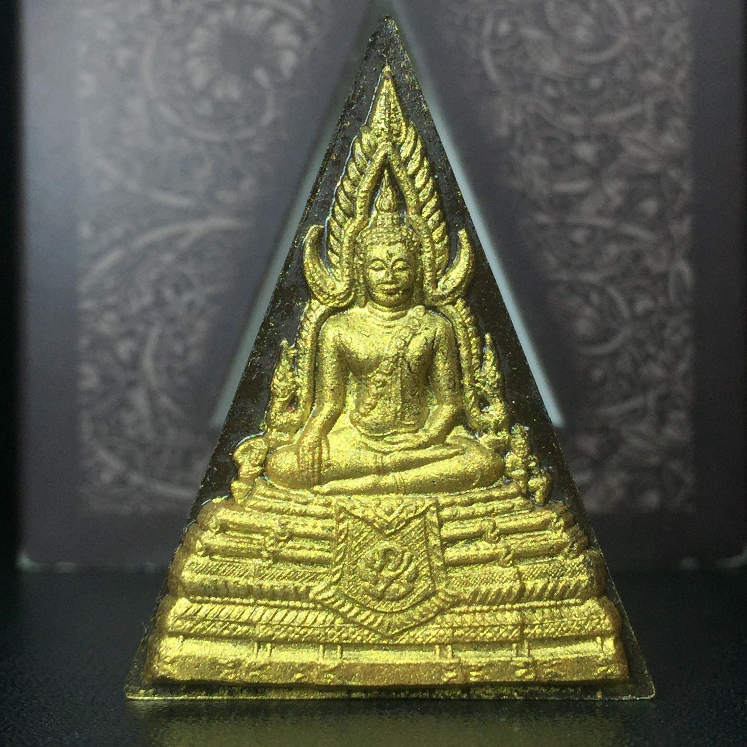 พระพุทธชินราช ภปร. โครงการ "เพราะแผ่นดินนี้ คือ แผ่นดินเกิด" ปี2548(รุ่นแรก) พระผงหลัง ภ.ป.ร. ทองแดง (พระราชทานเส้นพระเจ้า (เส้นผม)และมวลสารจิตรลดา)