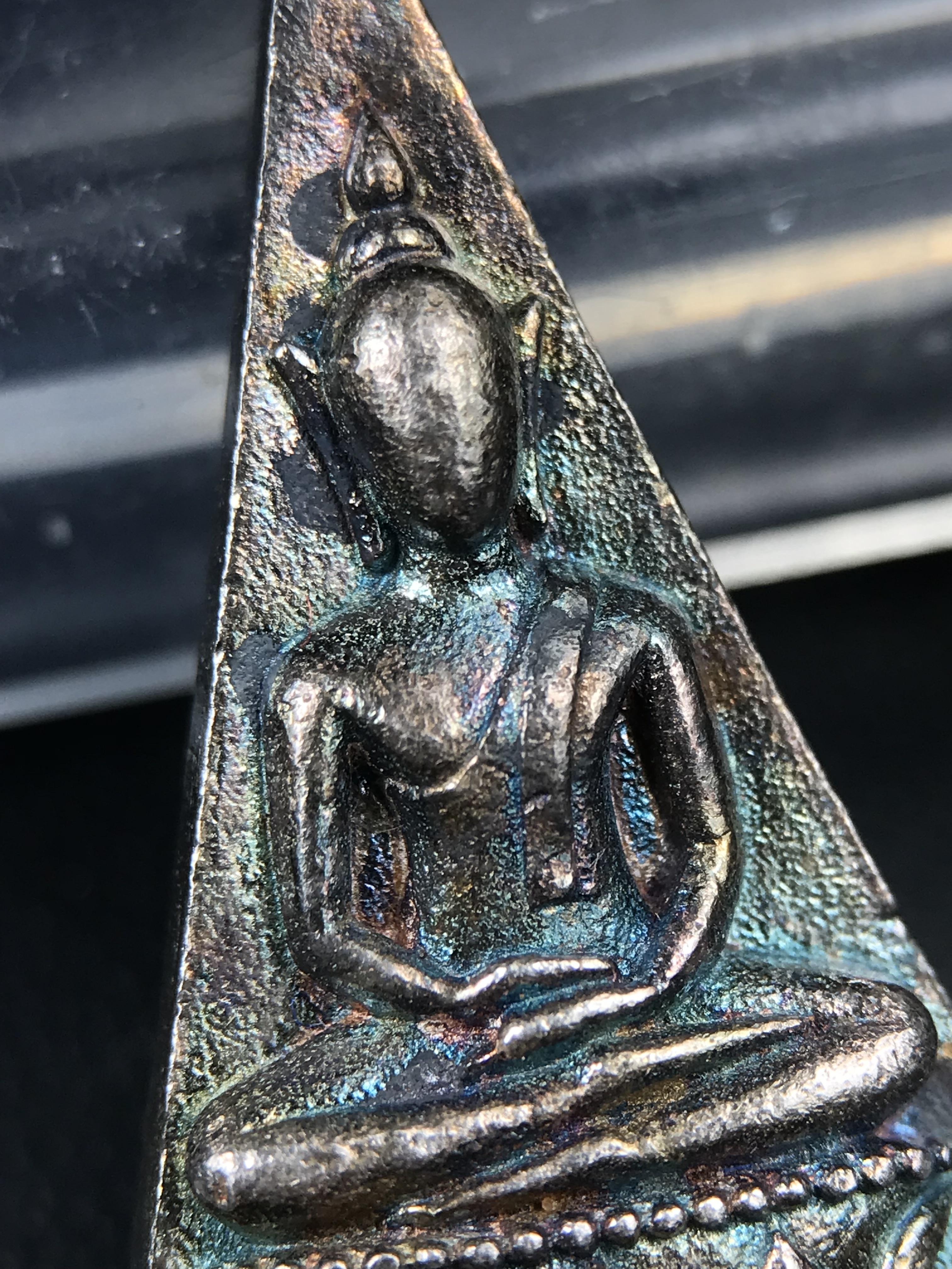 พระกำลังแผ่นดิน (สมเด็จจิตรลดา2) จัดสร้างเฉลิมพระเกียรติในหลวงรัชกาลที่ 9 ครองราชย์ 50 ปี 2539 เนื้อเงิน(ผิวเดิม รุ้งๆสวย(สร้างน้อยหายาก) (1ใน 2539 องค์)พร้อมกล่องบรรจุเดิมพระดี พิธีใหญ่ อีกหนึ่งรุ่นที่แนะนำ ***เนื้อเงินผิวแบบนี้หายากพบเจอน้อย***