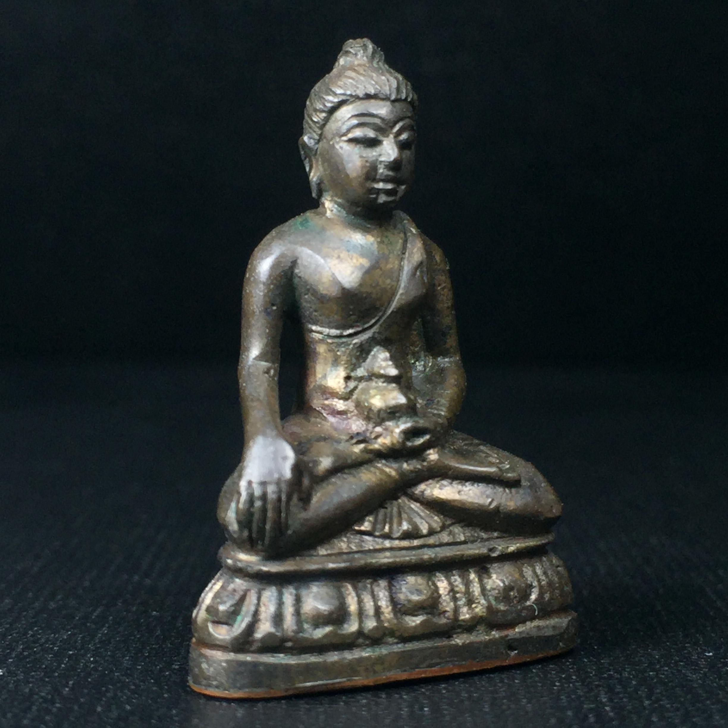 พระกริ่งวชิรมงกุฎ ฉลอง 100 ปี วัดมกุฎกษัติยาราม ปี 2511 "พิมพ์ใหญ่"(นิยมหายาก) เนื้อนวโลหะ(ในหลวง ร.9 เสด็จเททอง)(พิธีใหญ่ ปีลึก เกจิในยุคร่วมพิธี)