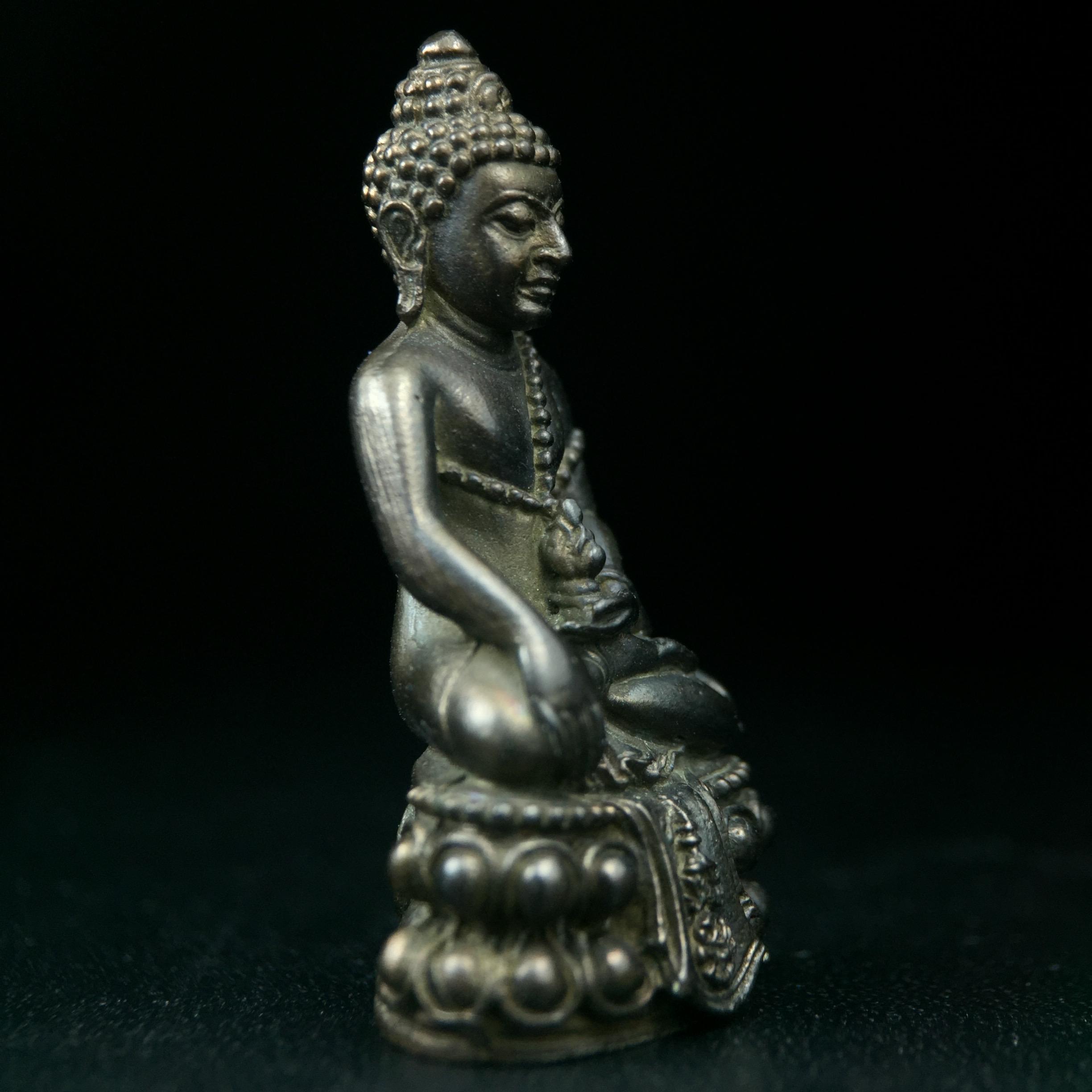 พระกริ่งศิรากาศ ภปร.(พระกริ่งคุ้มเกล้า)วัตถุมงคล"คุ้มเกล้าฯ" มูลนิธิ “คุ้มเกล้า” ในพระบรมราชูปถัมภ์ จัดสร้าง โรงพยาบาลภูมิพล เนื้อนวโลหะ(พิมพ์หน้าไทย)(ในหลวงรัชกาลที่9เสด็จเททอง)(พิธีใหญ่)(นิยม)