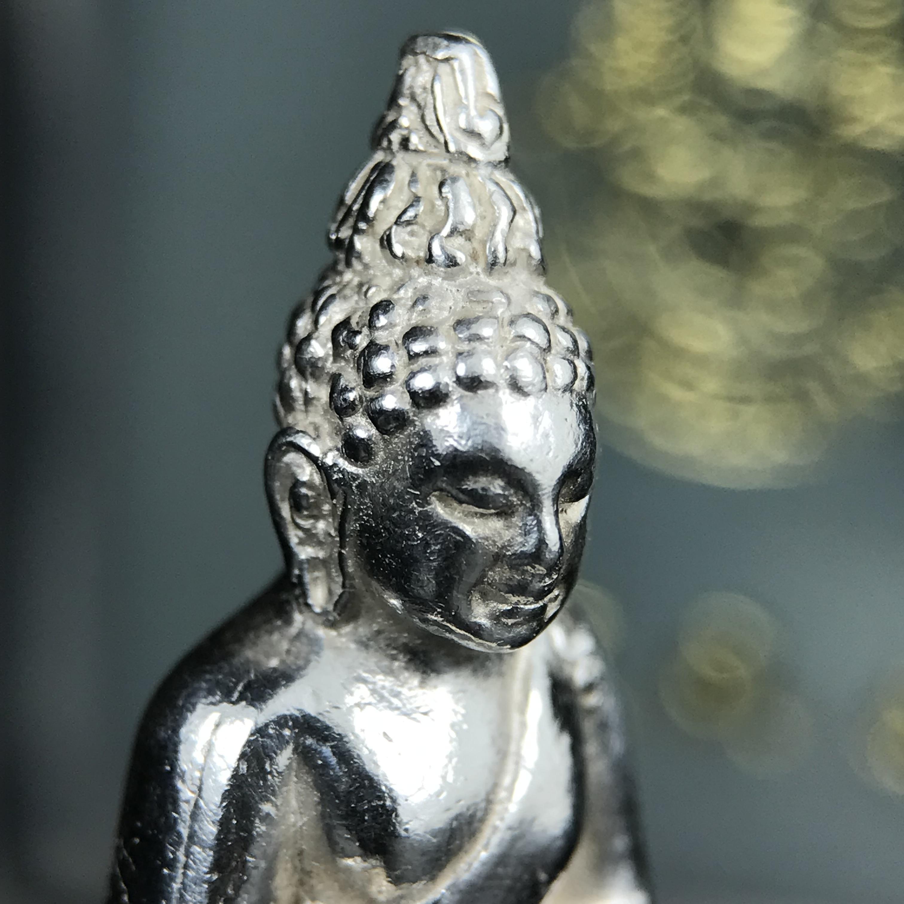 พระกริ่งไพรีพินาศ รุ่น ภปร. ราชวิทยาลัย ปี 2535 เนื้อเงิน(สภาพผิวขาวสวยใส)(ตอกโค้ดพระนามย่อ ญสส ใต้เศวตรฉัตร และ พระปรมาภิไธยย่อ ภปร.) ปลุกเสกโดยหลวงพ่อเปิ่น วัดบางพระและสมเด็จพระญาณสังวร สมเด็จพระสังฆราช วัดบวรนิเวศวิหาร(1 ใน 2535 องค์)