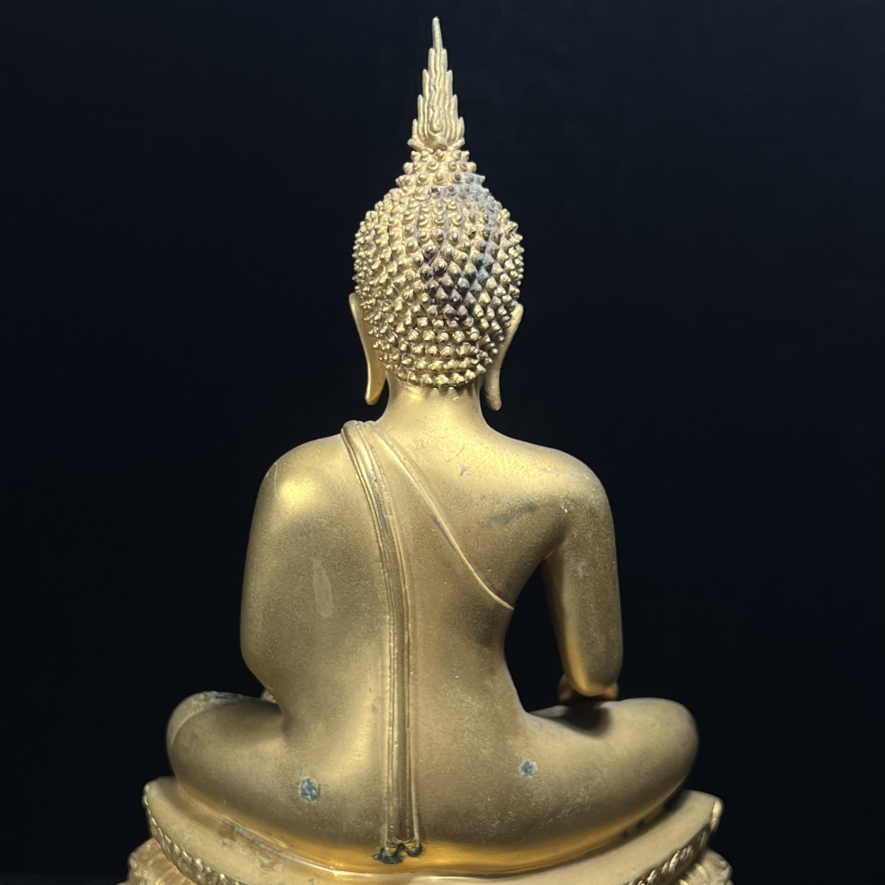 พระบูชาพระพุทธศิรมงคล ภปร. วัตถุมงคลคุ้มเกล้าปี2524 ของมูลนิธิคุ้มเกล้า โรงพยาบาลภูมิพลจัดสร้าง ขนาดหน้าตัก5นิ้ว(ในหลวงรัชกาลที่9 ทรงจุดไฟพระฤกษ์และเททอง พิธีใหญ่)ยอดนิยมหายาก