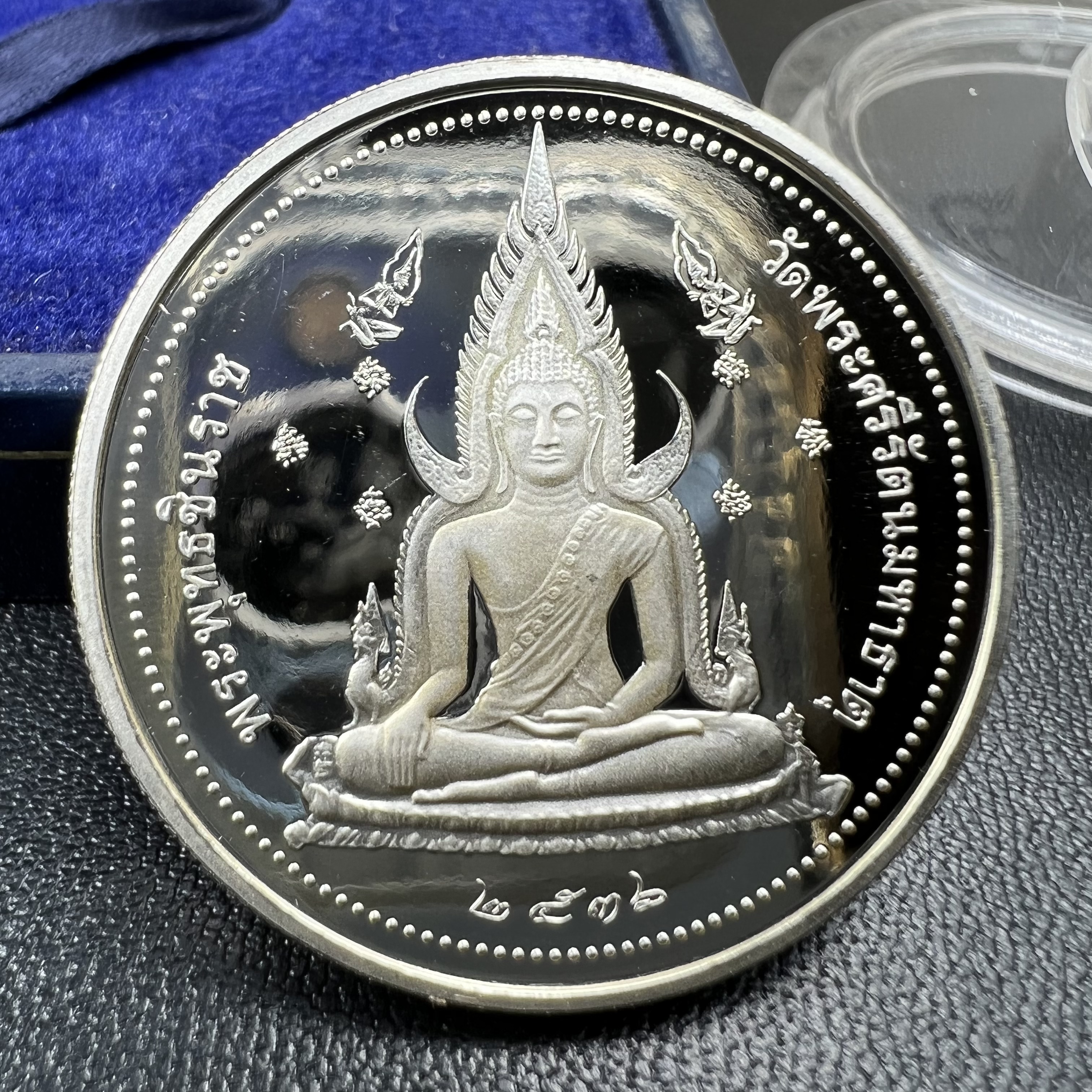 เหรียญสมเด็จพระนเรศวรมหาราช-พระพุทธชินราช รุ่นกองทุนสร้างอาคารเรียนวิทยาลัยสงฆ์ วัดพระศรีรัตนมหาธาตุ ปี 2536 เนื้อเงินขัดเงา บล็อกนอก เพิร์ธ ประเทศออสเตรเลีย(PERTH MINT)กล่องบรรจุเดิมใบรับรองพร้อมสวยงาม