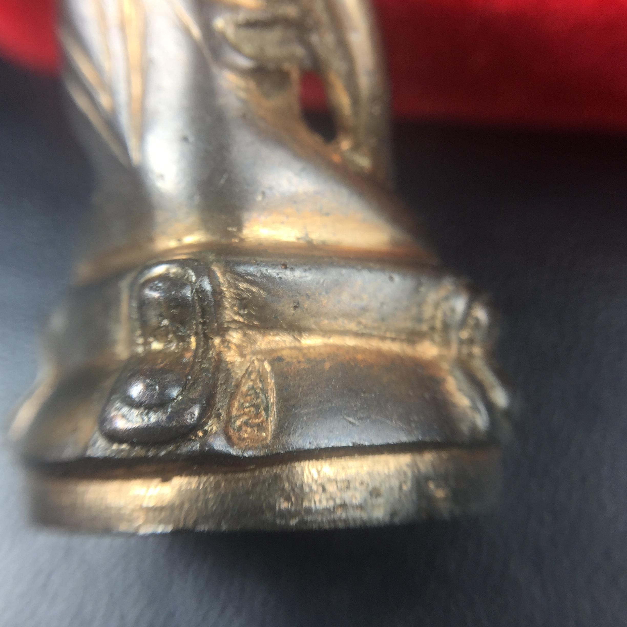 พระกริ่ง-พระชัยวัฒน์ ปวเรศ ปี2530 วัดบวรนิเวศราชวรวิหาร(องค์พระชัยวัฒน์เลี่ยมกรอบทองคำแท้)(ในหลวง ร.9 เสด็จเททอง)(บรรจุเส้นเกศาในหลวงรัชกาลที่9)พร้อมสูจิบัตรเดิมตอนจัดสร้าง(สภาพสวยครบสมบูรณ์) (องค์หน้าใหญ่)(องค์ทองทบ)แบบพิมพ์นิยมหายาก