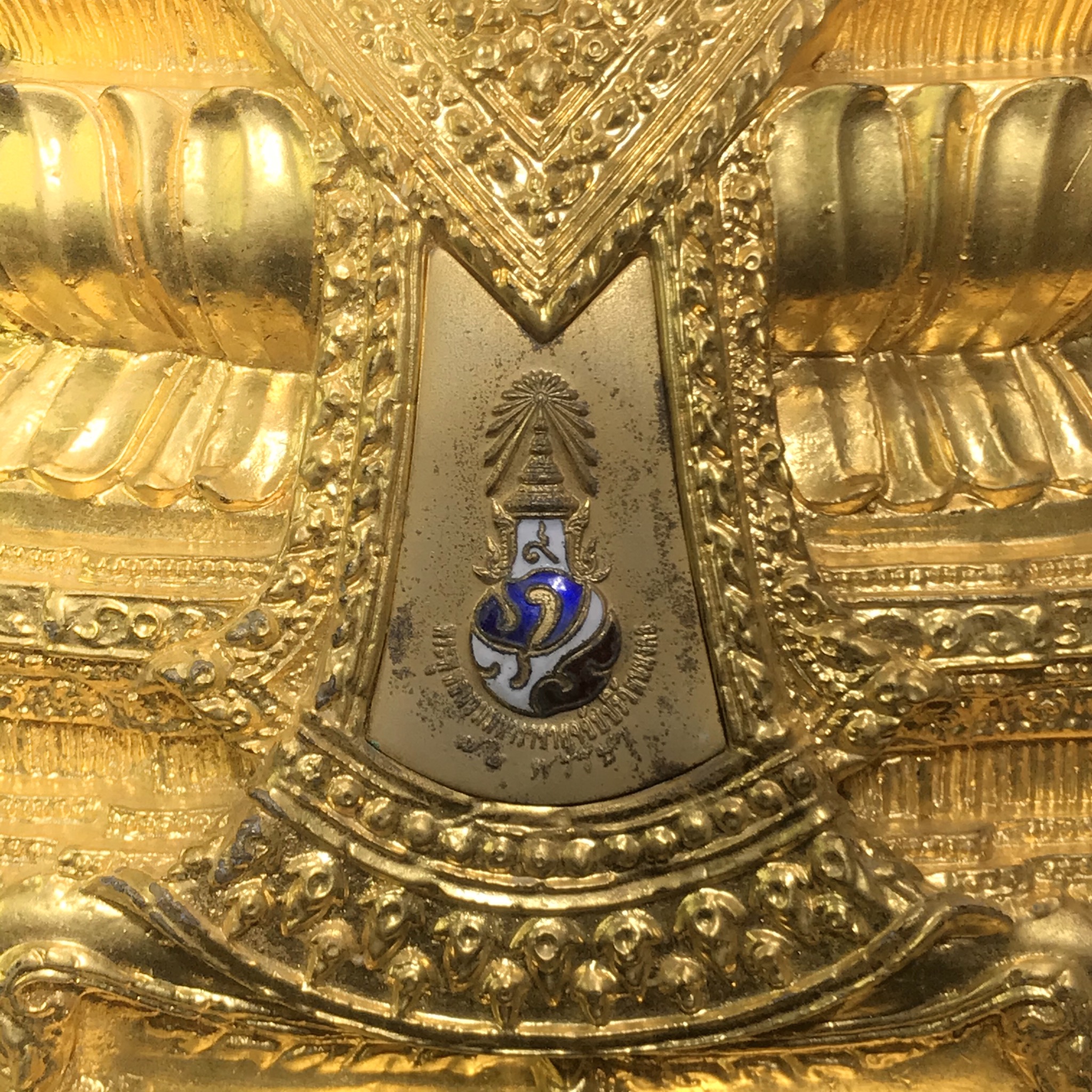 พระพุทธนวมมหาราชายุจฉับปริวัตนมงคล ภปร. พระบาทสมเด็จพระเจ้าอยู่ห้วรัชกาลที่9 เนื่องในวโรกาสเฉลิมพระชนมพรรษา 6 รอบ ( 72 พรรษา )ปี 2542 โดยสำนักนายกรัฐมนตรี หน้าตัก 5นิ้ว(พิธีใหญ่ พุทธศิลป์สวย งดงาม)