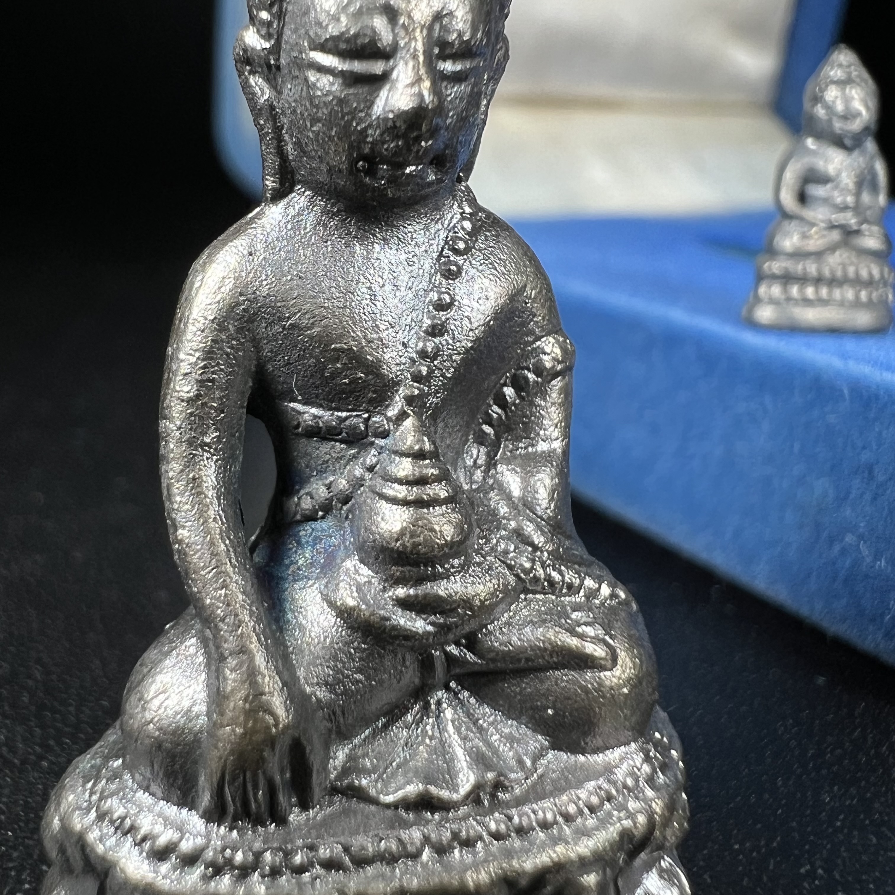 พระกริ่ง-พระชัยวัฒน์ สว. 90 พรรษาสมเด็จย่า ปี2533 เนื้อนวโลหะ(ผสมทองคำเยอะมากรุ่นนี้)(ในหลวงรัชกาลที่9เสด็จในพิธี)(หล่อแบบโบราณอุดมวลสาร 108 แบบฉบับพระกริ่งใหญ่สายวัดสุทัศน์ พระสังฆราช(แพ))(1 ใน 3000 ชุด) หายาก