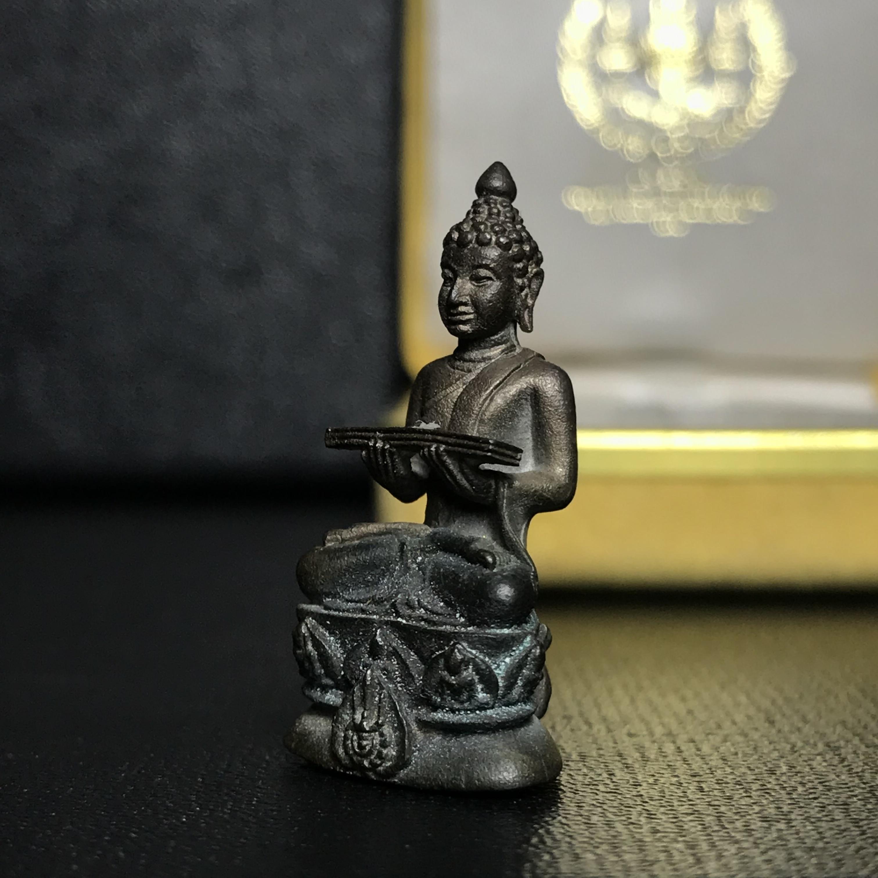 พระกริ่งปรมานุชิตชิโนรส วัดพระเชตุพนวิมลมังคลาราม(วัดโพธิ์) ปี2533 เนื้อนวโลหะ ( ในหลวงรัชกาลที่9เสด็จเททอง)