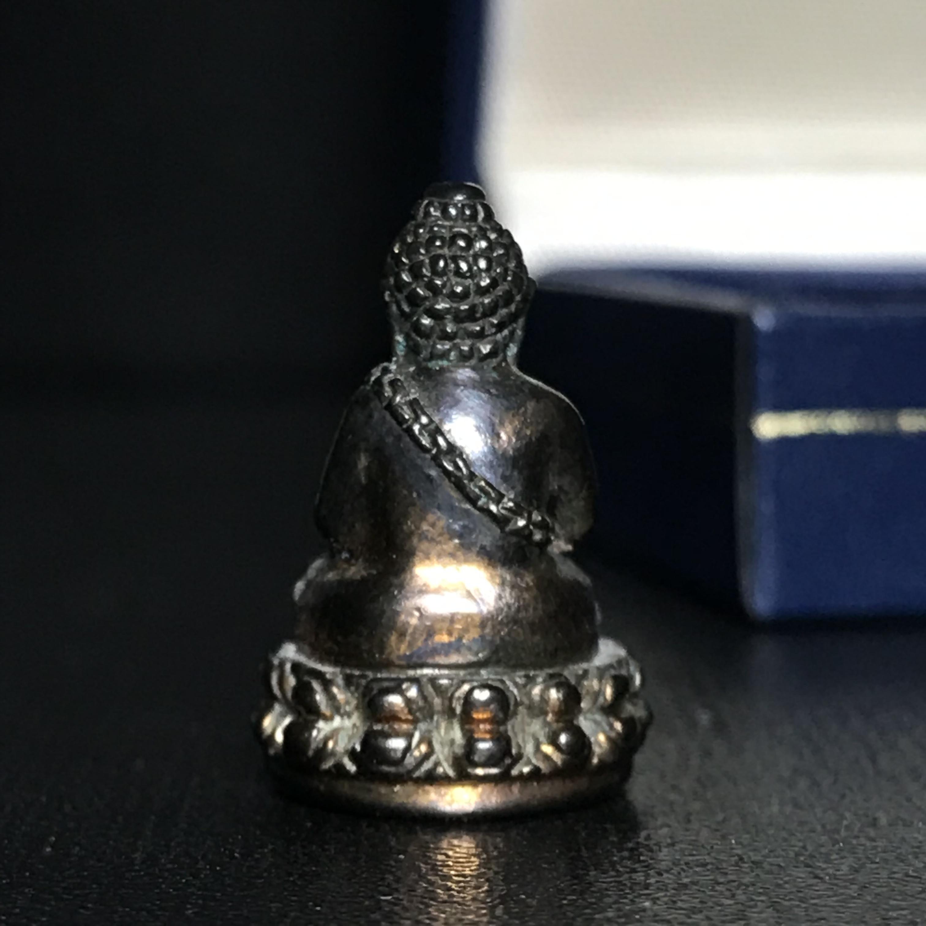 พระกริ่งพุทธอุดมสมบูรณ์ (พระปุ้มปุ้ย) เนื้อนวโลหะ วัดบวรนิเวศวิหาร ปี2535(รุ่นแรก)(1ใน2000องค์)