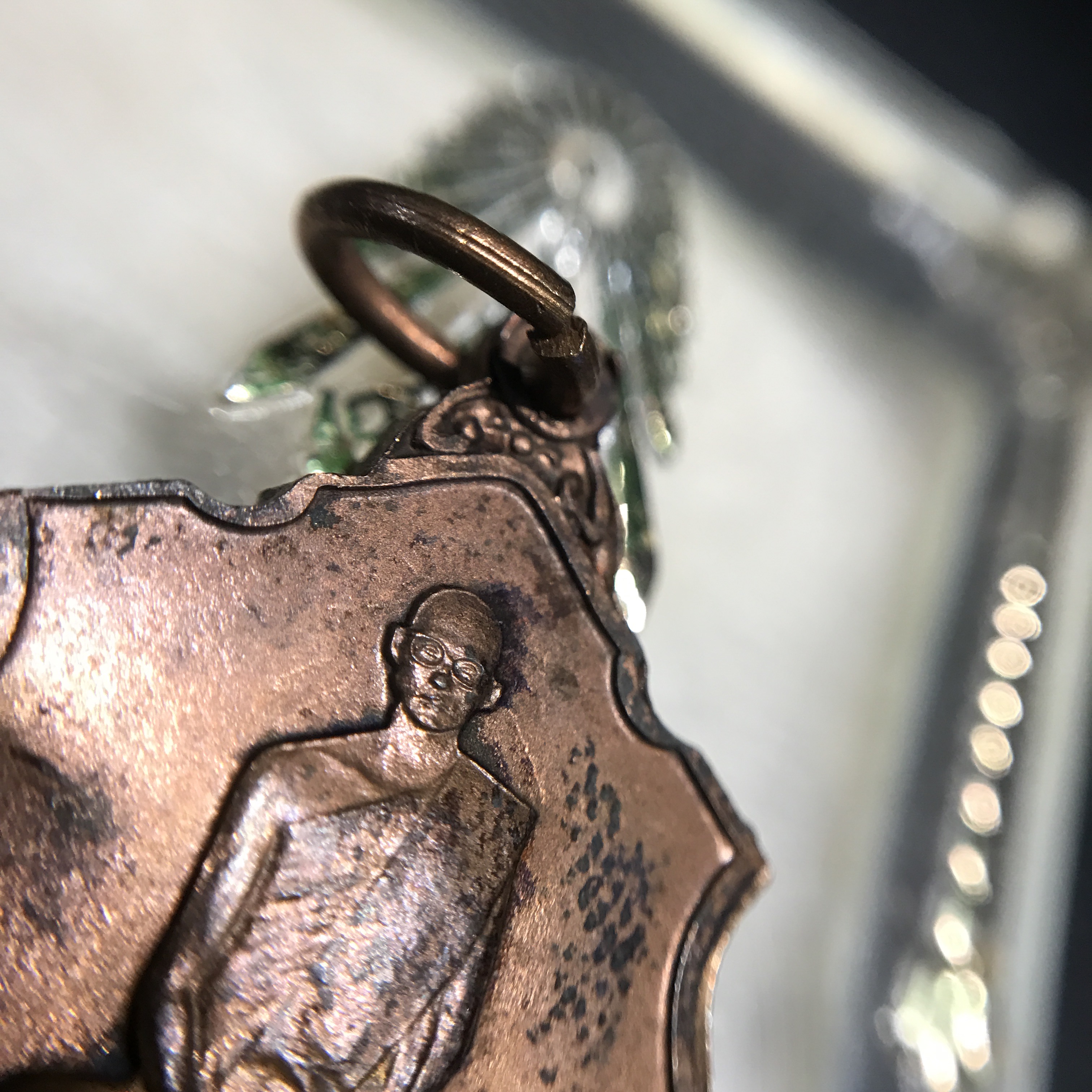 เหรียญในหลวงทรงผนวช-พระพุทธชินราช กองทัพภาคที่3จัดสร้าง ปี2517 เนื้อนวโลหะกล่องเดิม(หายาก)(ในหลวง ร.9 เสด็จในพิธี)