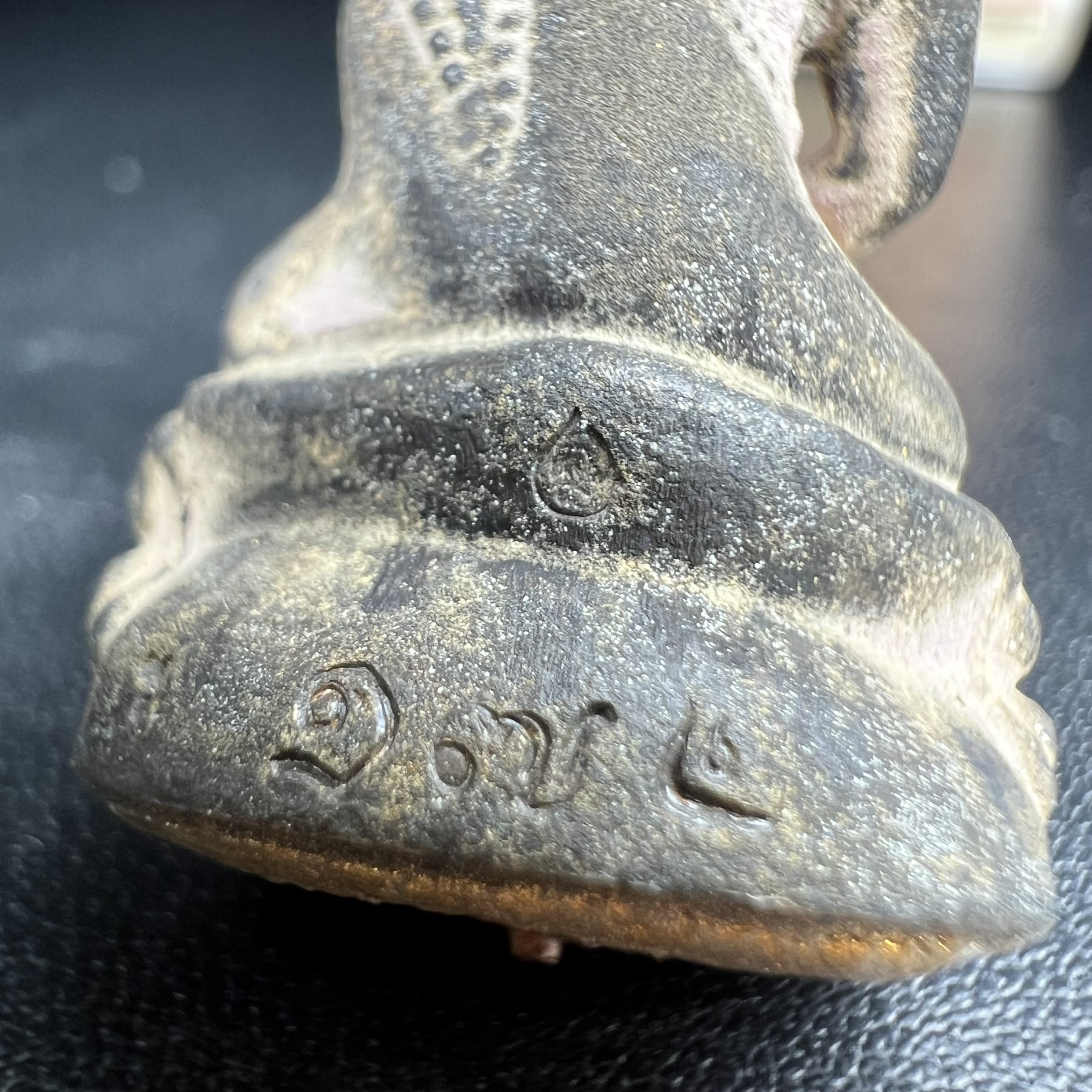 พระกริ่งชินบัญชรฉลองพระชันษา 100 ปี สมเด็จพระญาณสังวร วัดบวรนิเวศวิหาร ปี 2556 เนื้อนวโลหะผสมทองคำก้นอุดผงพรายกุมาร หลวงปู่ทิม พิธีใหญ่ มวลสารเด่น นิยม(1 ใน 599 องค์)หายาก