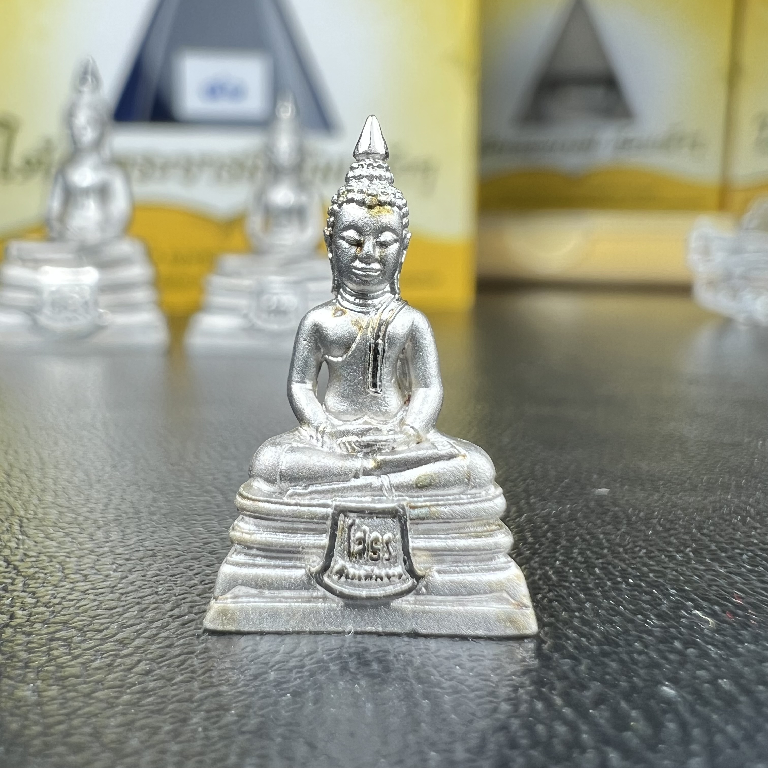 พระพุทธโสธร คุ้มเกล้าฯ ภปร.(ใต้ร่มพระบารมี คุ้มเกล้า) 60ปี รพ.ภูมิพลฯ พ.ศ.2552 เนื้อเงิน ชุบทองคำขาว(ลอยองค์พิมพ์ ใหญ่+กลาง+เล็ก)(1ชุด 3 พิมพ์ ครบทุกแบบที่จัดสร้าง)1 ใน 5000 ชุด ครบชุดหายาก