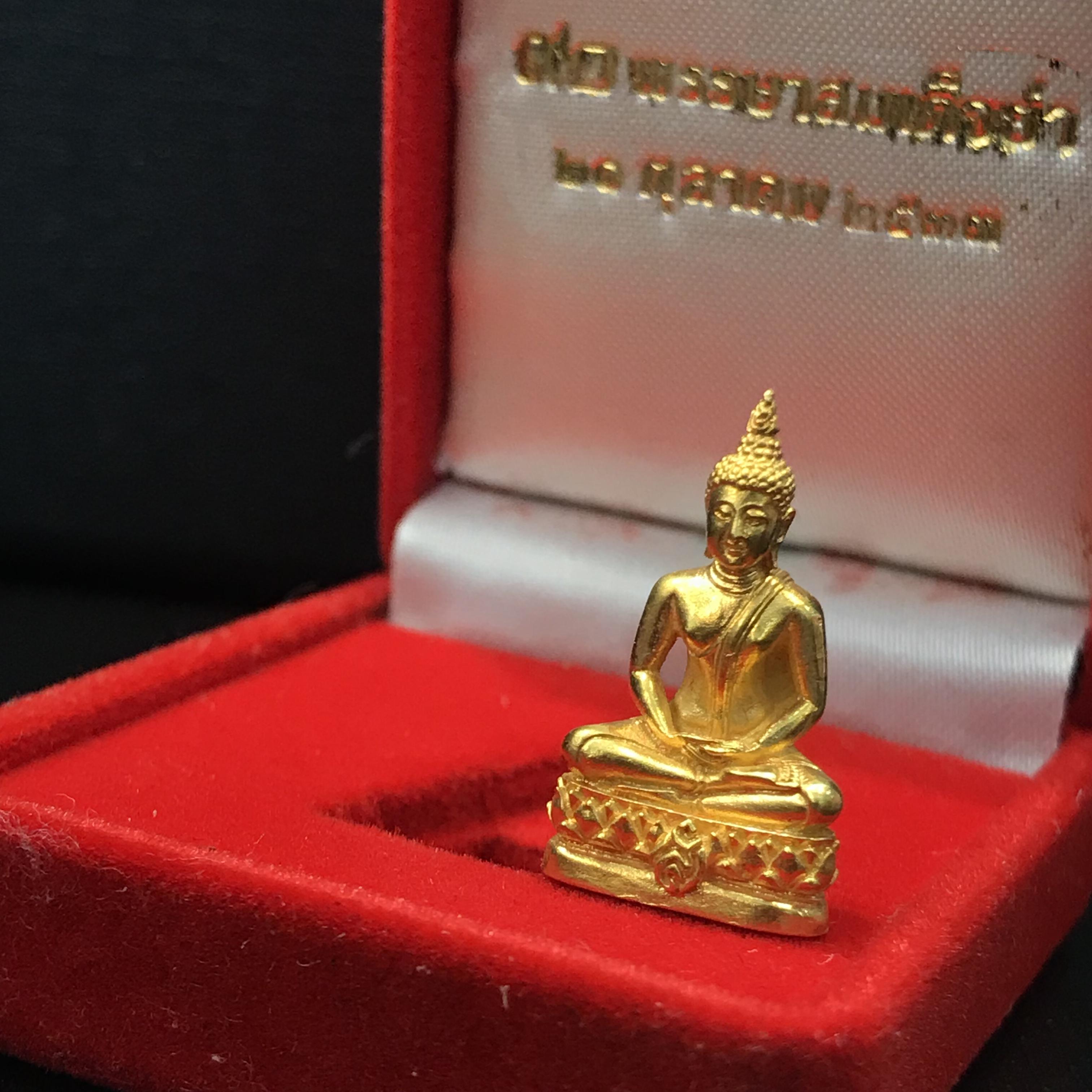 พระเครื่องปางสมาธิ 90พรรษาสมเด็จย่า ปี2533 เนื้อทองคำ (ในหลวงรัชกาลที่9เสด็จในพิธี)