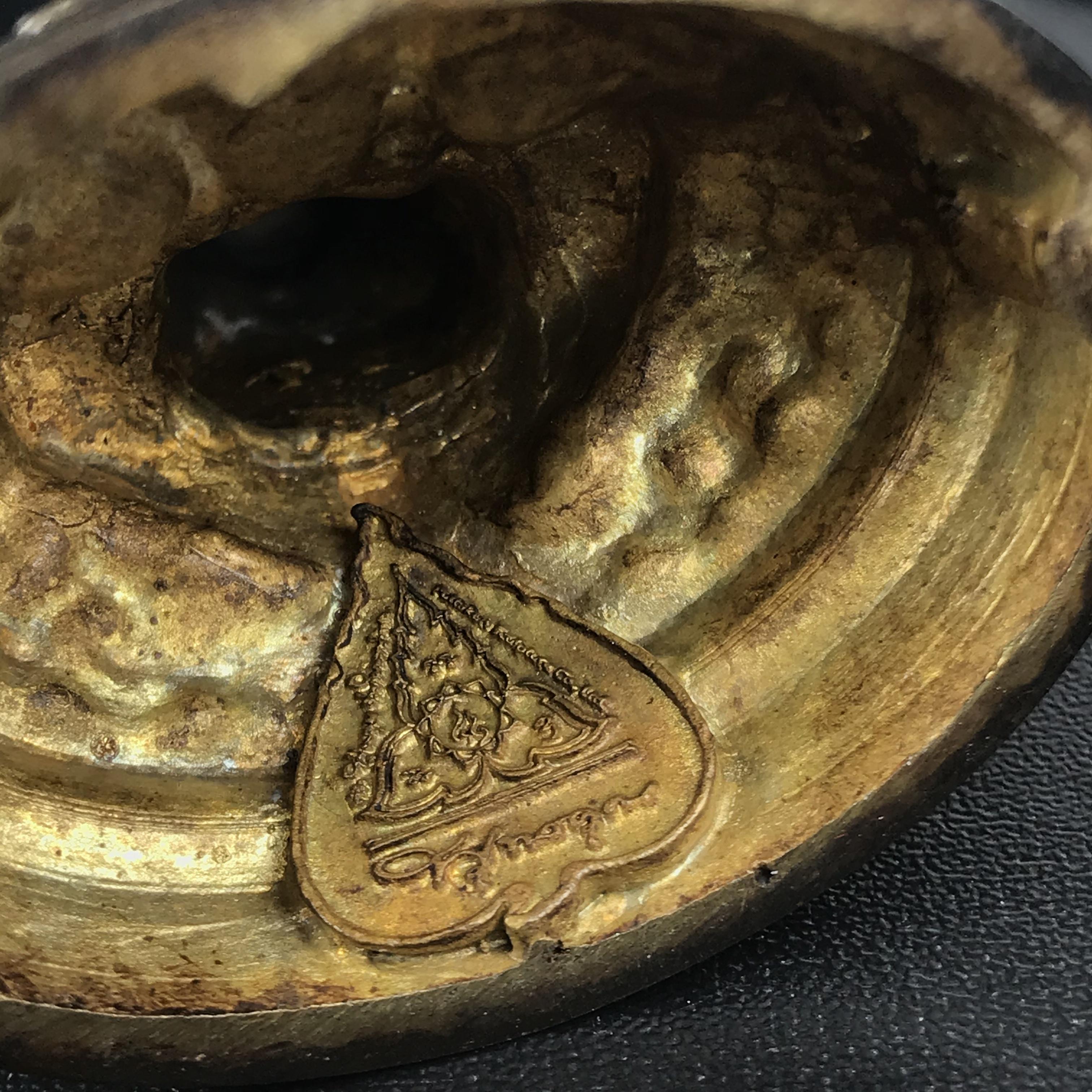 พระพิฆเนศวร รุ่น 108 แห่งการสถาปนากรมศิลปากร ปี 2562 ขนาดบูชาหน้าตัก 1.5 นิ้ว เนื้อทองเหลืองรมดำ (พิธีใหญ่ มวลสารดี)1 ใน 1999 องค์