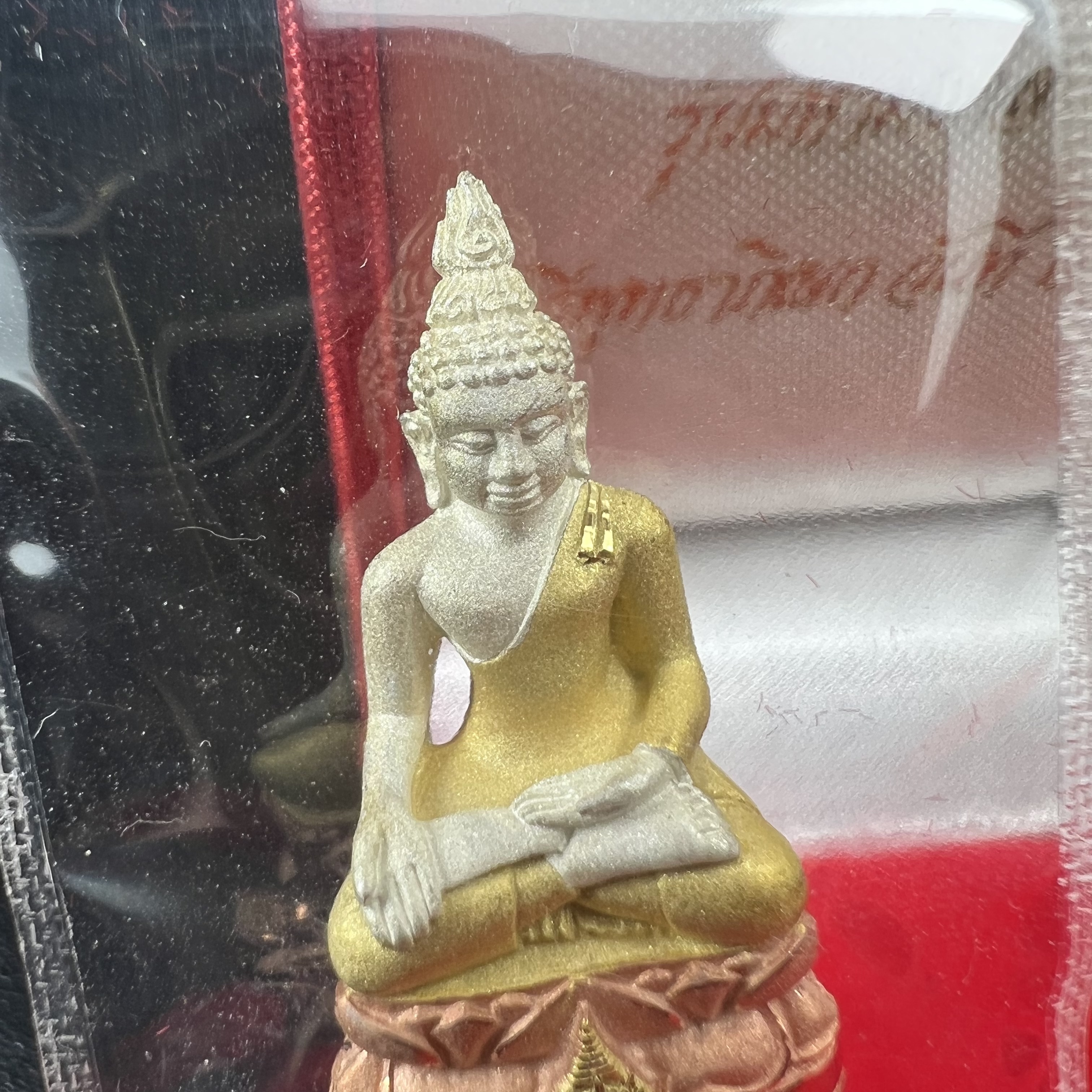 พระไพรีพินาศ รุ่นมหามงคล 72 พรรษา (6 รอบ) ในหลวงรัชกาลที่9 ปี2542 พิมพ์ใหญ่ เนื้อเงินบริสุทธิ์ 99.9% ชุบสามกษัตริย์แบบพ่นทรายขัดเงาบางส่วน(สภาพสวยซีนซองเดิมกล่องบรรจุเดิมครบสมบูรณ์)1 ใน 1500 องค์