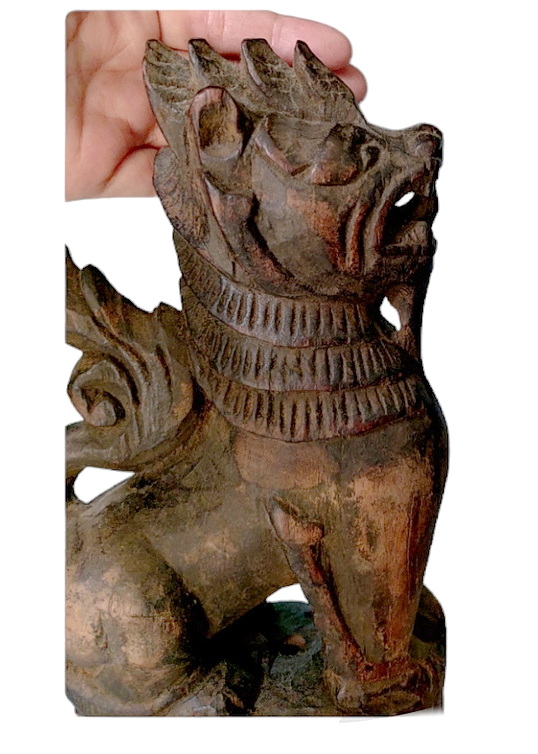 สิงห์ไม้เก่า -ไม้แกะประดับหัวเกวียนศิลป์พม่า สูงรวมฐาน34cm