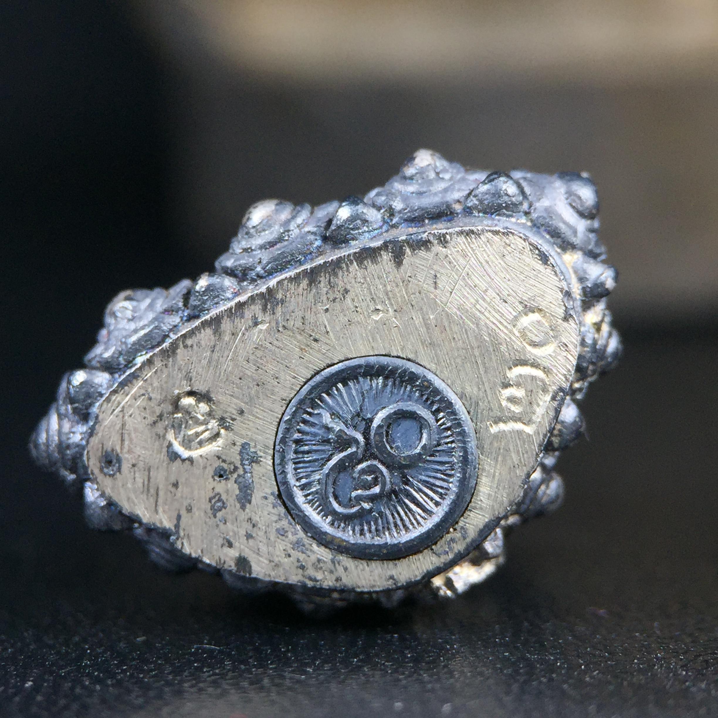 พระกริ่งวาสนา 80 พรรษา สมเด็จพระสังฆราช (วาสน์) วัดราชบพิธฯ ปี2521 เนื้อเงิน(ตอกหมายเลข)(ตอกโค๊ตพระปิดตา) โดยมีหลวงปู่โต๊ะ วัดประดู่ฉิมพลีร่วมปลุกเสก สภาพผิวเดิม สวยจัด แชมป์ๆพร้อมกล่องบรรจุเดิม(หายาก)