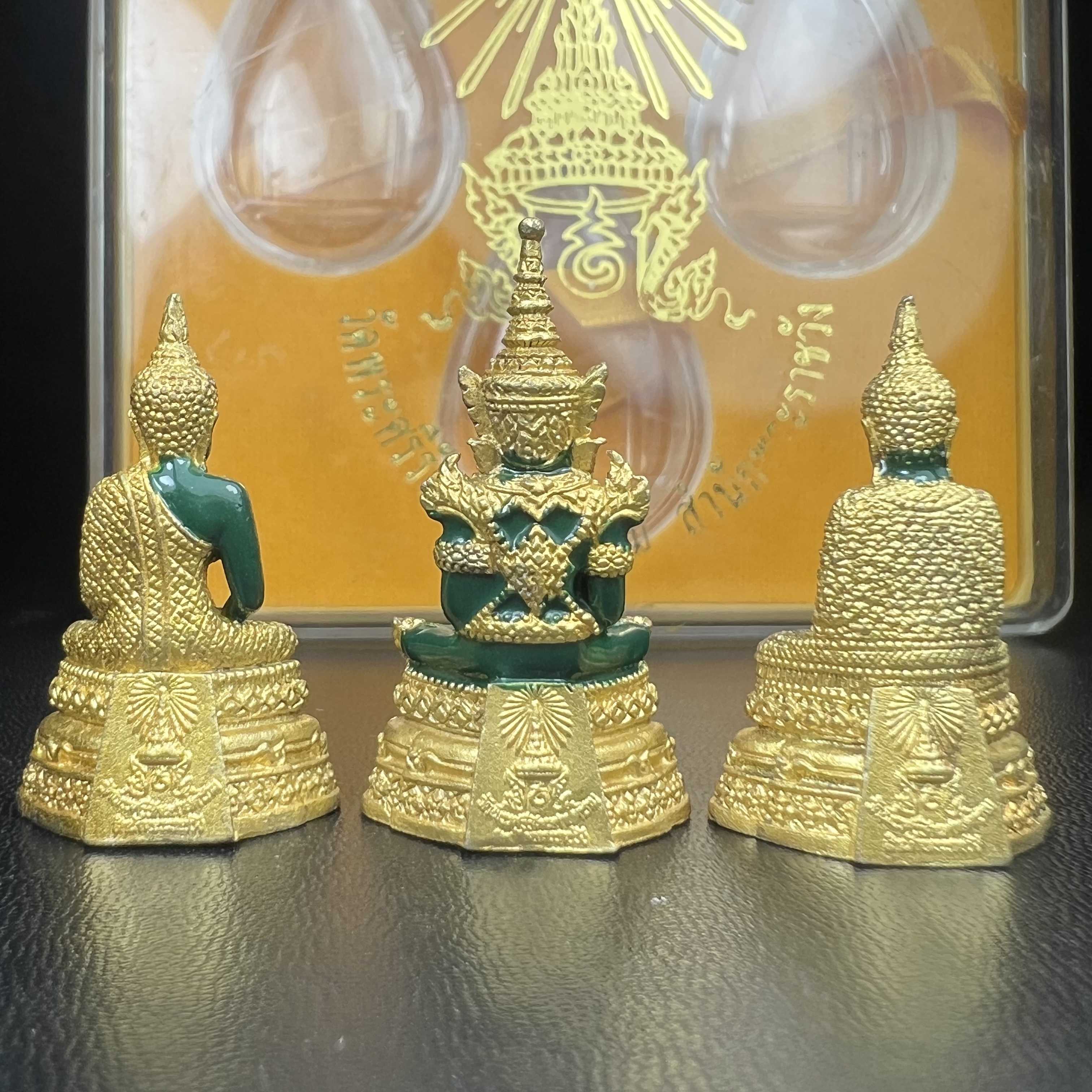 พระพุทธมหามณีรัตนปฏิมากร(พระแก้วมรกต) วัดพระศรีรัตนศาสดาราม สำนักพระราชวัง จัดสร้าง ชุด3 ฤดู ร้อน ฝน หนาว(บรรจุมวลสารใต้ฐาน)