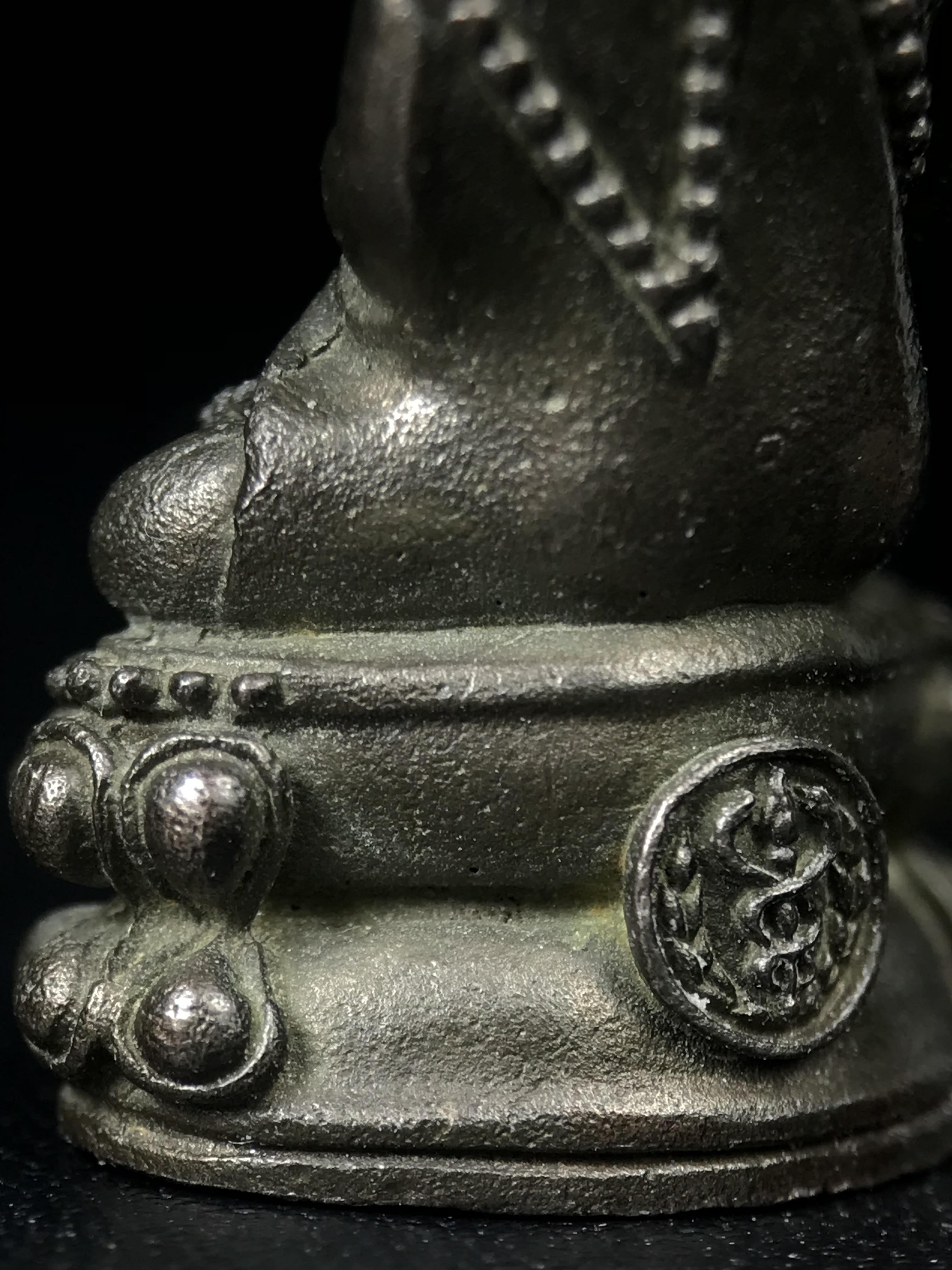 พระกริ่งศิรากาศ ภปร.(พระกริ่งคุ้มเกล้า)วัตถุมงคล"คุ้มเกล้าฯ" มูลนิธิ “คุ้มเกล้า” ในพระบรมราชูปถัมภ์ จัดสร้าง โรงพยาบาลภูมิพล เนื้อนวโลหะ(พิมพ์หน้าไทย)(ในหลวงรัชกาลที่9เสด็จเททอง)(พิธีใหญ่)(นิยม)