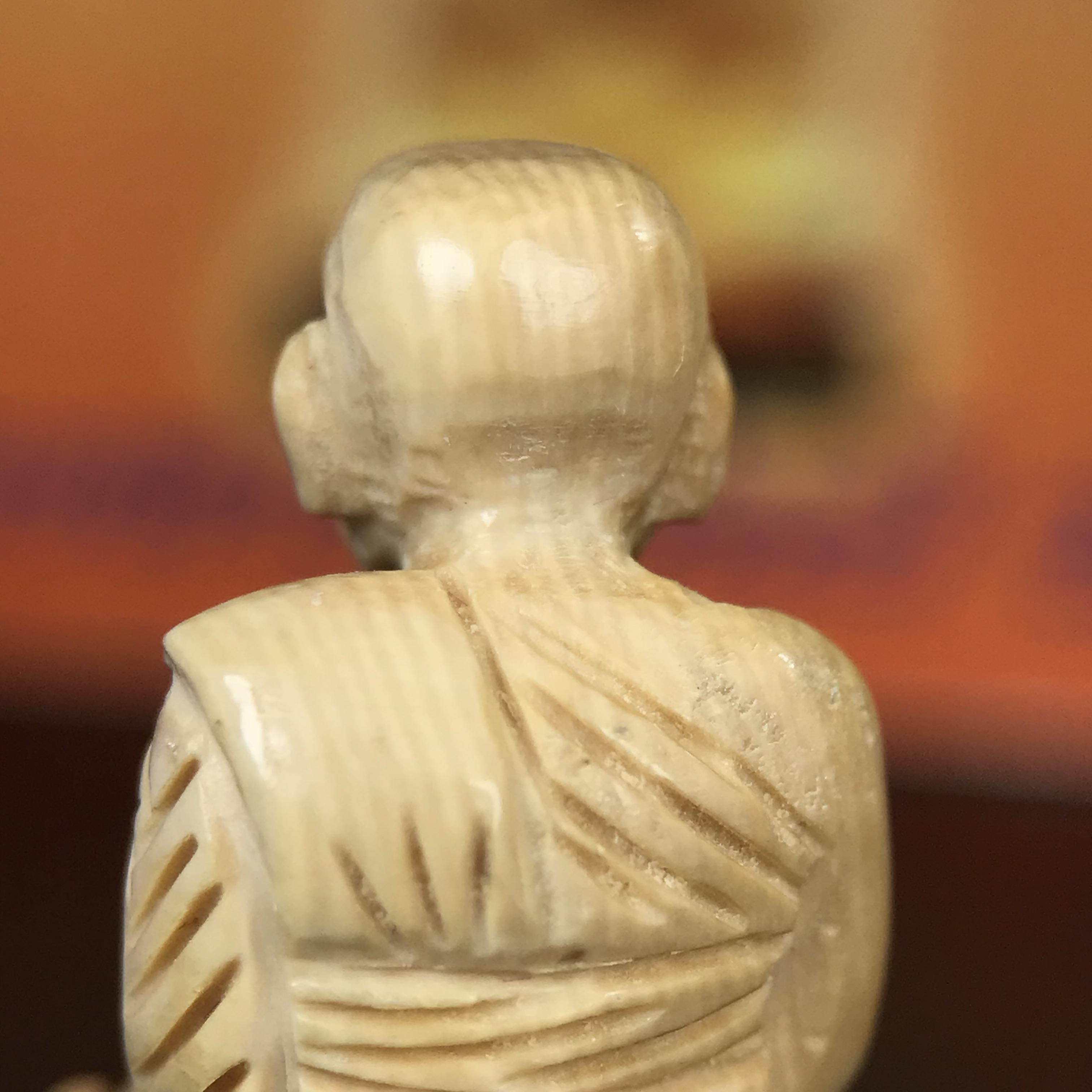 สมเด็จหลวงพ่อทวด รุ่นคชสารหมื่นปี (ศิลปาชีพ) วัดช้างให้ ปี 2541โดยมีท่าน อ.นอง วัดทรายขาว เป็นเจ้าพิธี และมีเกจิร่วมปลุกเสก 108 รูป บรรจุผงว่านเก่าและดินกากยายักษ์(พิมพ์ลอยองค์ฐานทองคำโค๊ตทองคำ)พร้อมกล่องบรรจุและใบรับรองเดิมครบ นิยมหายาก