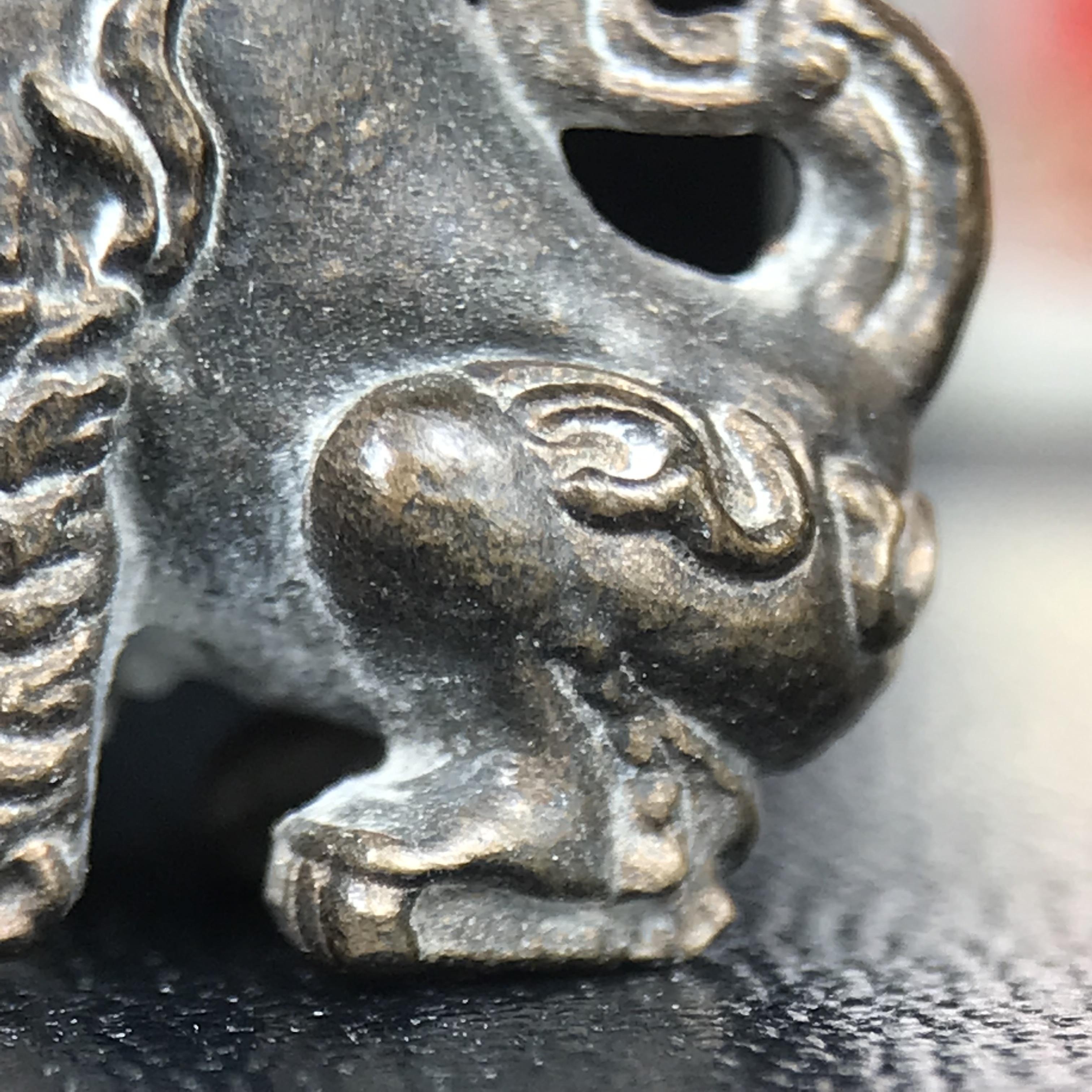 สิงห์เจ้าพ่อดำ วัดบุพพาราม จ.เชียงใหม่ ปี 2518 เนื้อนวโลหะ(ตอก 2 โค๊ต)หายาก(สภาพผิวเดิมสวยเดิมกล่องครบ) สิงห์รุ่นนี้มีพิธีดีมีเกจิอาจารย์ที่ร่วมปลุกเสกมากมาย****เครื่องราง ที่พระบาทสมเด็จพระเจ้าอยุ่รัชกาลที่ ๙ ทรงเสด็จฯประกอบพิธีด้วยพระองค์เอง