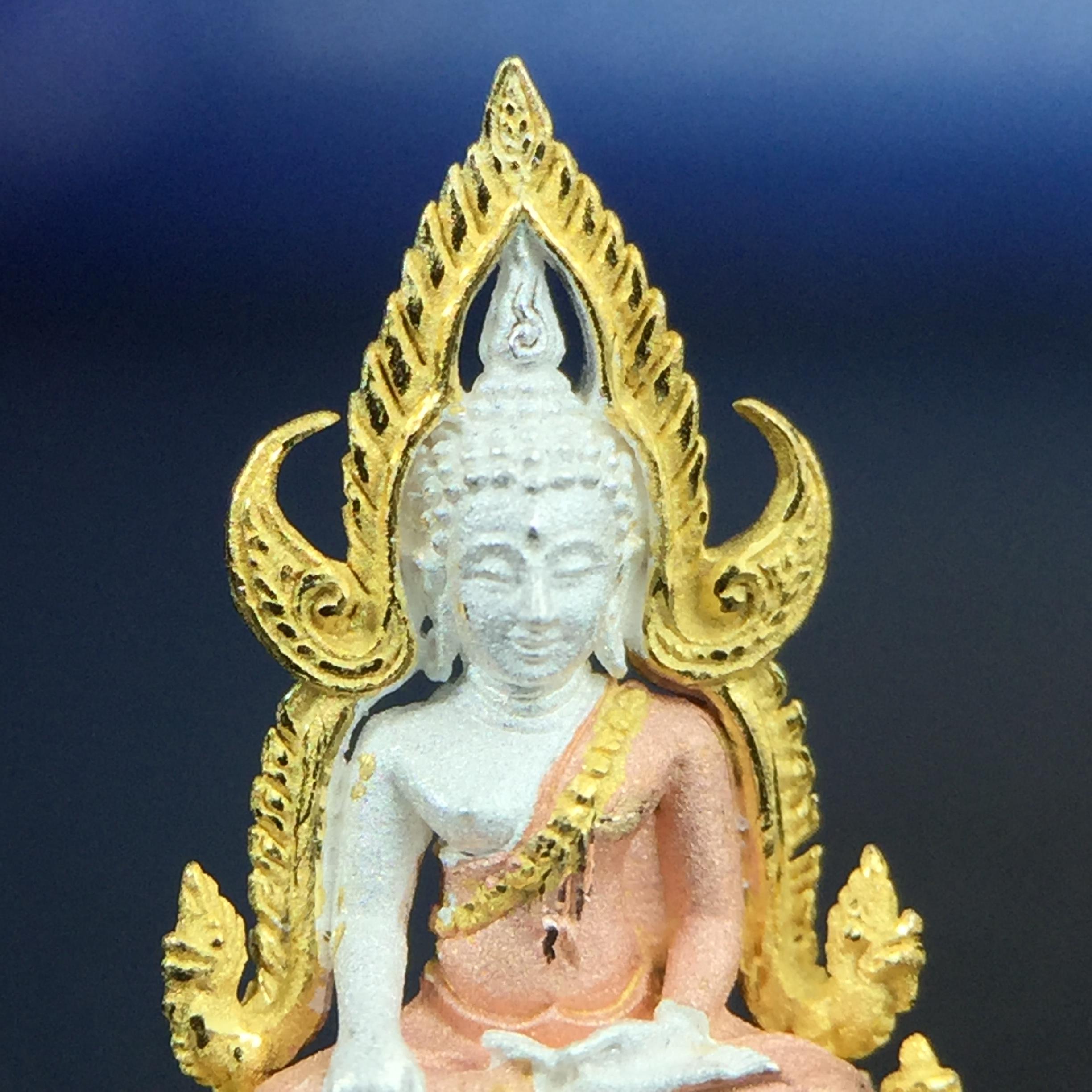 พระพุทธชินราช ภปร. โครงการ เพราะแผ่นดินนี้คือแผ่นดินเกิด เนื้อเงินชุบสามกษัตริย์ ปี2551 ขนาดหน้าตัก1/4นิ้ว (สวยงามหายาก)