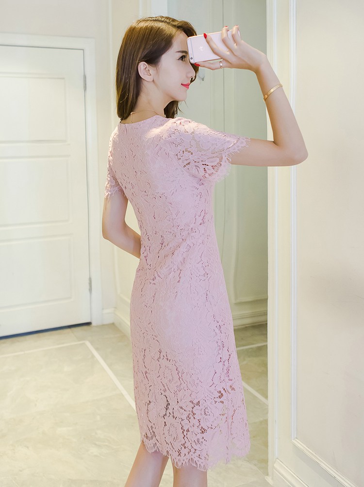ชุดเดรสสั้นผ้าลูกไม้ สีชมพูสวยหวาน แขนสั้น เข้ารูป สวยหรู