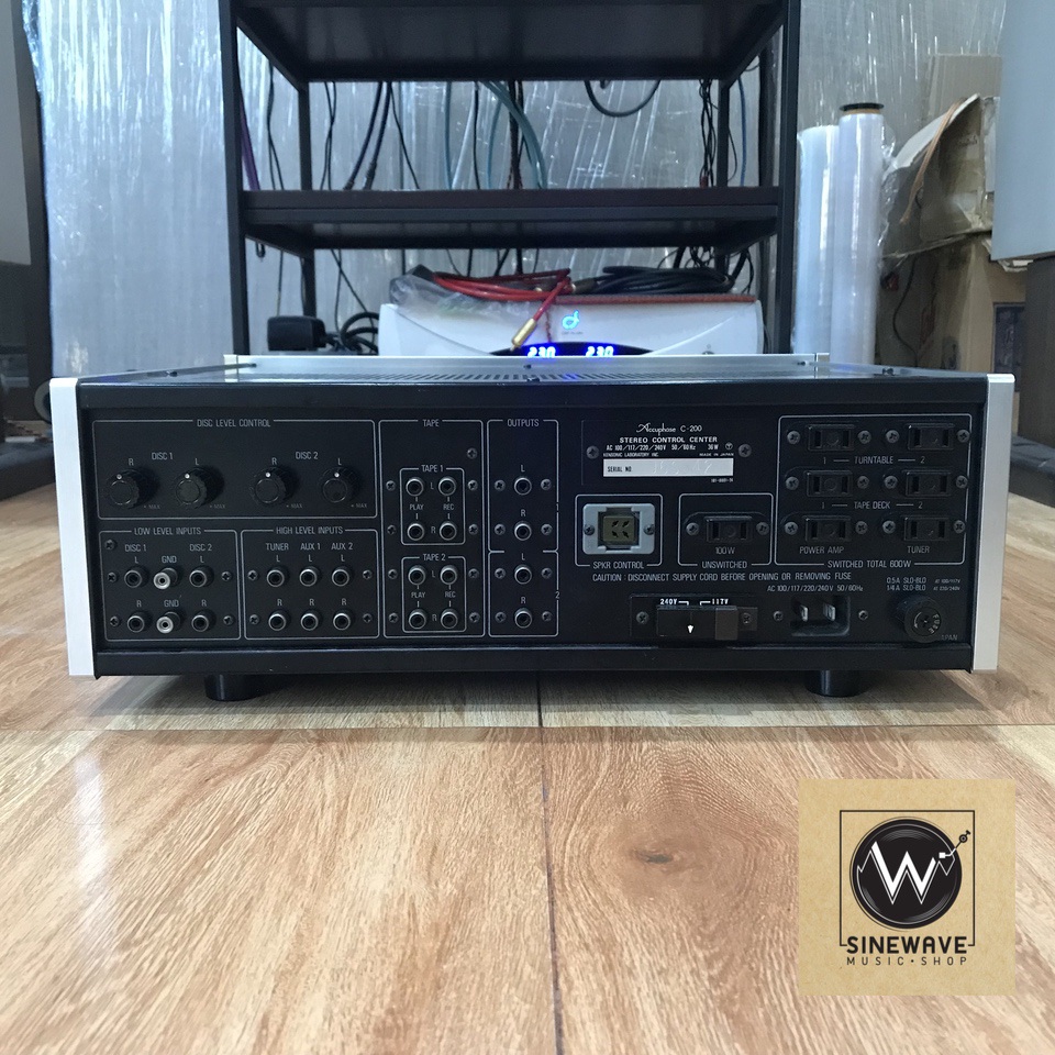 ฝากขาย Pre Amp ยี่ห้อ Accuphase รุ่น C-200 (Made in Japan)