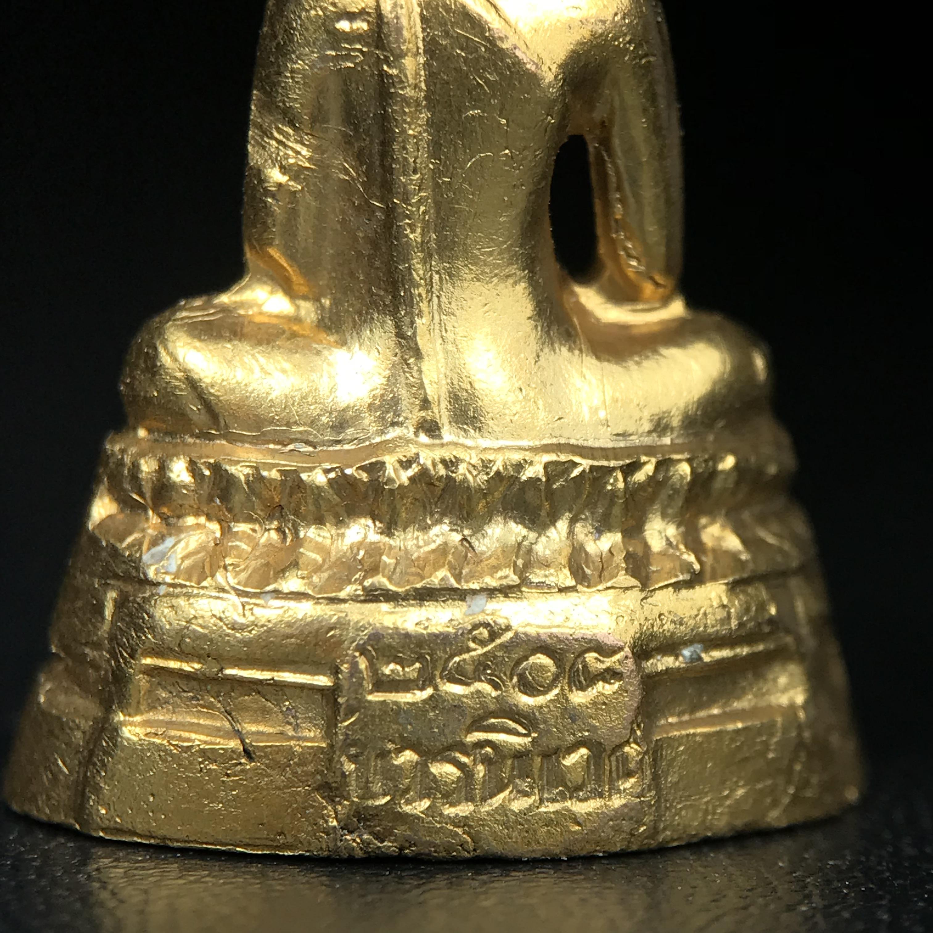 พระกริ่ง ภปร.(รุ่นแรก) วัดบวรนิเวศวิหาร พ.ศ.2508 กะไหล่ทองเดิม(กรรมการ)พิมพ์นิยม(หูยาว)(ก้นตะไบหยาบ)สภาพคัดสวยเดิม(ในหลวงรัชกาลที่9ทรงเสด็จเททอง)พบเจอน้อยหายาก