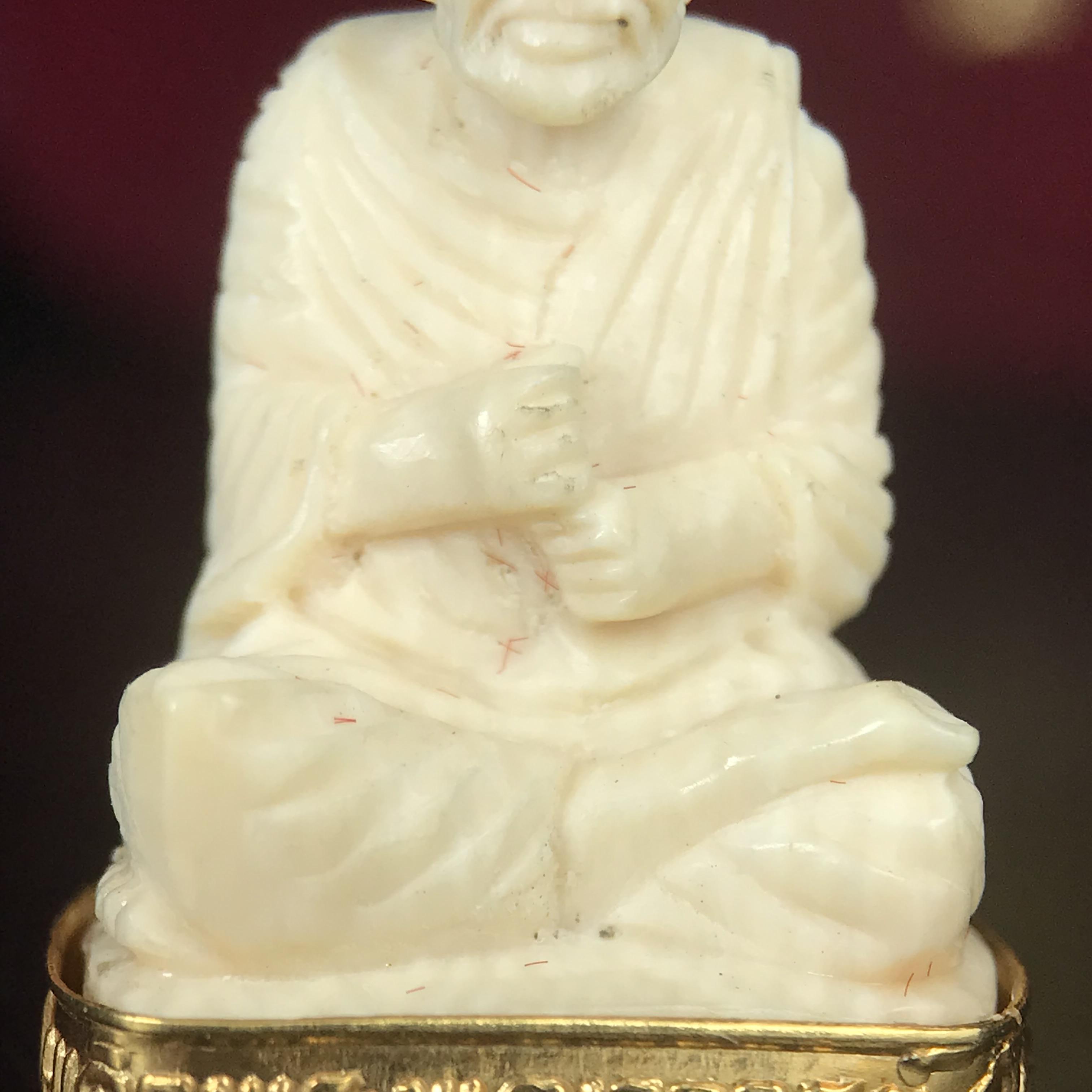 สมเด็จพระพุฒาจารย์ (โต พรหมรังสี) รุ่นคชสารหมื่นปี พ.ศ.2542 พิมพ์ลอยองค์(ฐานหุ้มทองคำ) ตอกโค๊ตและหมายเลข ๑๒๑๔ สภาพสวยสมบูรณ์กล่องบรรจุเดิมครบ (เลขสวยผลรวมได้แปด มีกินมีใช้ไม่มีหมด)(1ใน 9999 องค์)หายากพบเจอน้อยมาก