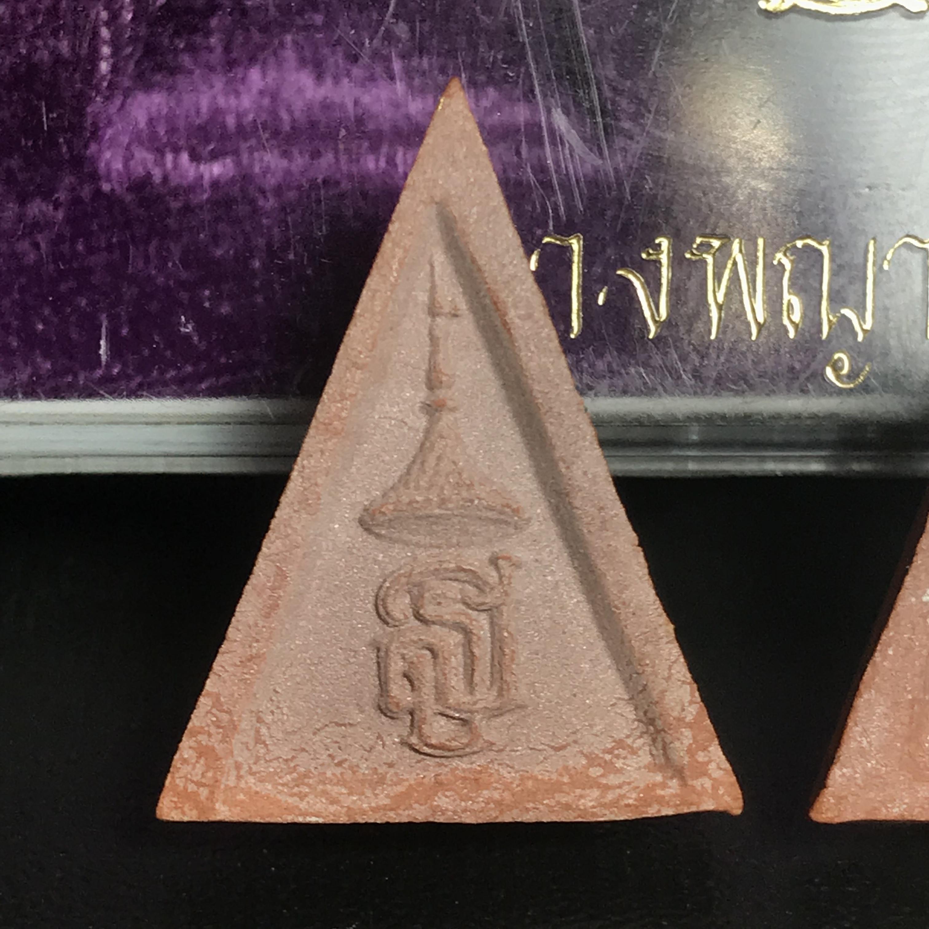 สมเด็จนางพญา ส.ธ. พิมพ์ใหญ่ + พิมพ์เล็ก ครบชุด ปิดทองเดิมจากวัด พ.ศ.2530 พระดี พิธีใหญ่ พร้อมกล่องเดิมจากวัด ประกอบพิธีพุทธาภิเษกพร้อมกับพิธีพระกริ่งปวเรศ ปี2530 วัดบวรนิเวศและวัดพระแก้ว