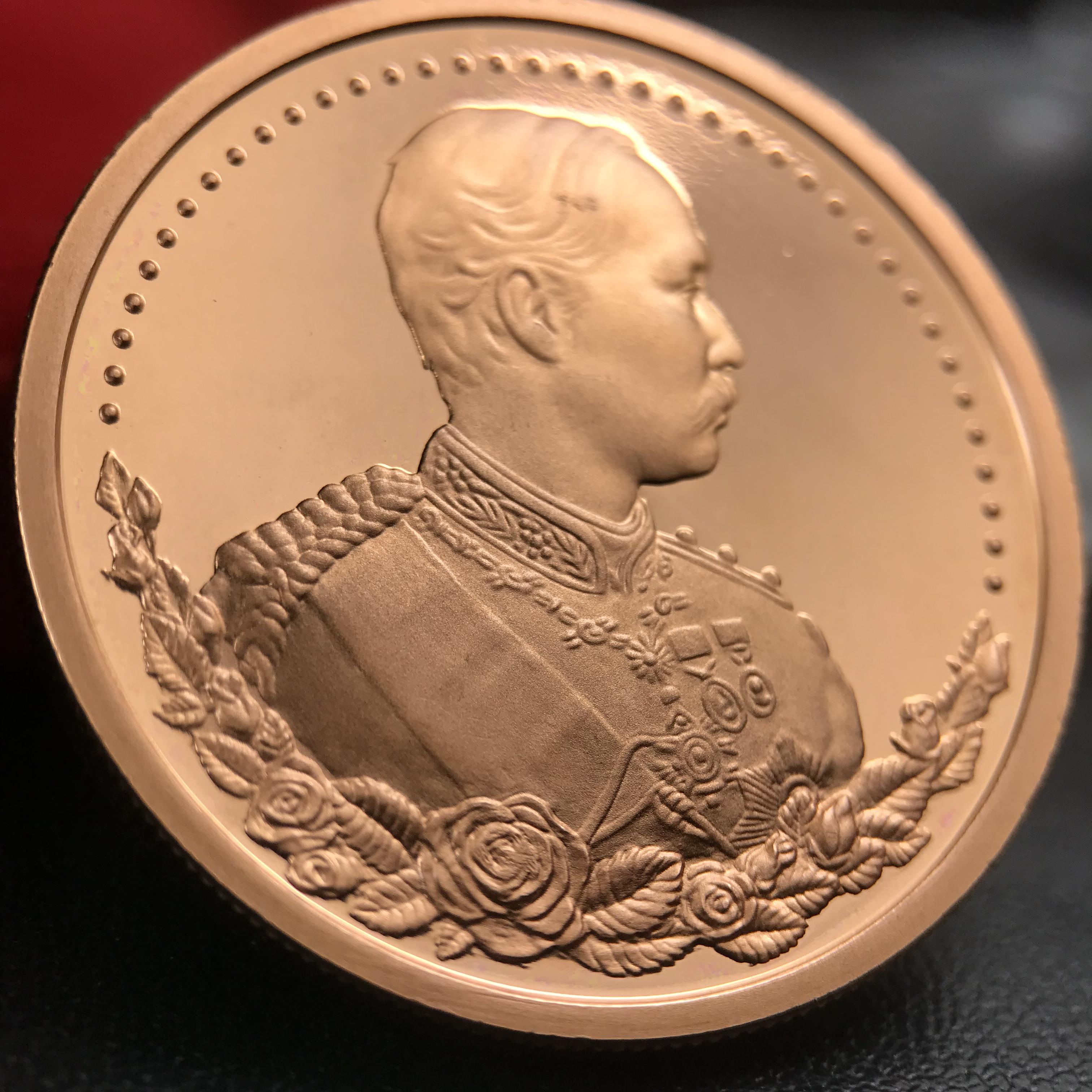 เหรียญรัชกาลที่ 5 หลัง 12 นักษัตริย์ รุ่นมหาลาภ ปี 2539 เนื้อทองแดงขัดเงา บล็อกนอก(เพิร์ธ)ออสเตรเรีย ขนาด 3.2 ซ.ม. กล่องบรรจุเดิมครบสมบูรณ์สวยงาม พิธีพุทธาภิเษก ณ.พระอุโบสถ วัดพระแก้ว สมเด็จพระญาณสังวร สมเด็จพระสังฆราช เป็นประธานพิธี