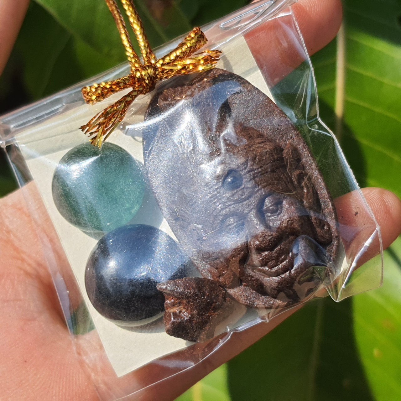 ของชำร่วย พระของชำร่วย ฤาษีตาไฟ ฝังไหลน้ำพี้ ไหลน้ำพี้ ไหลดำ ไหลเขียว ไหลน้ำพี้สีดำ แร่เหล็กน้ำพี้ ฤาษี ฤาษีดัดตน ไหลน้ำพี้สีเขียว