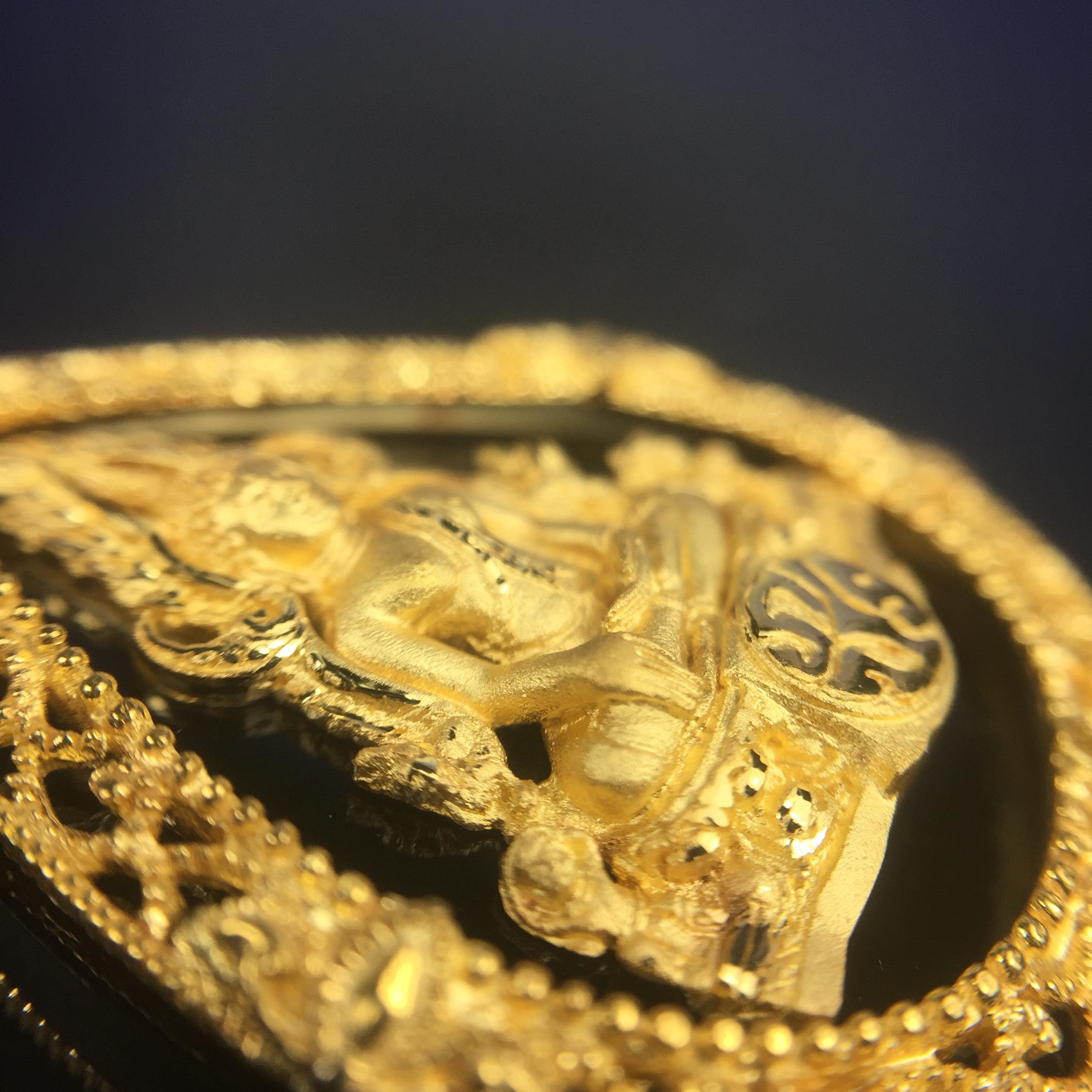 เหรียญพระพุทธชินราช ภปร. รูปหยดน้ำ โครงการ เพราะแผ่นดินนี้คือแผ่นดินเกิด เนื้อทองคำ (นน.รวม 7.3 กรัม) ปี2551 (ขนาด 21 x 29 มม.) (สวยงามหายาก)1ใน 3000องค์