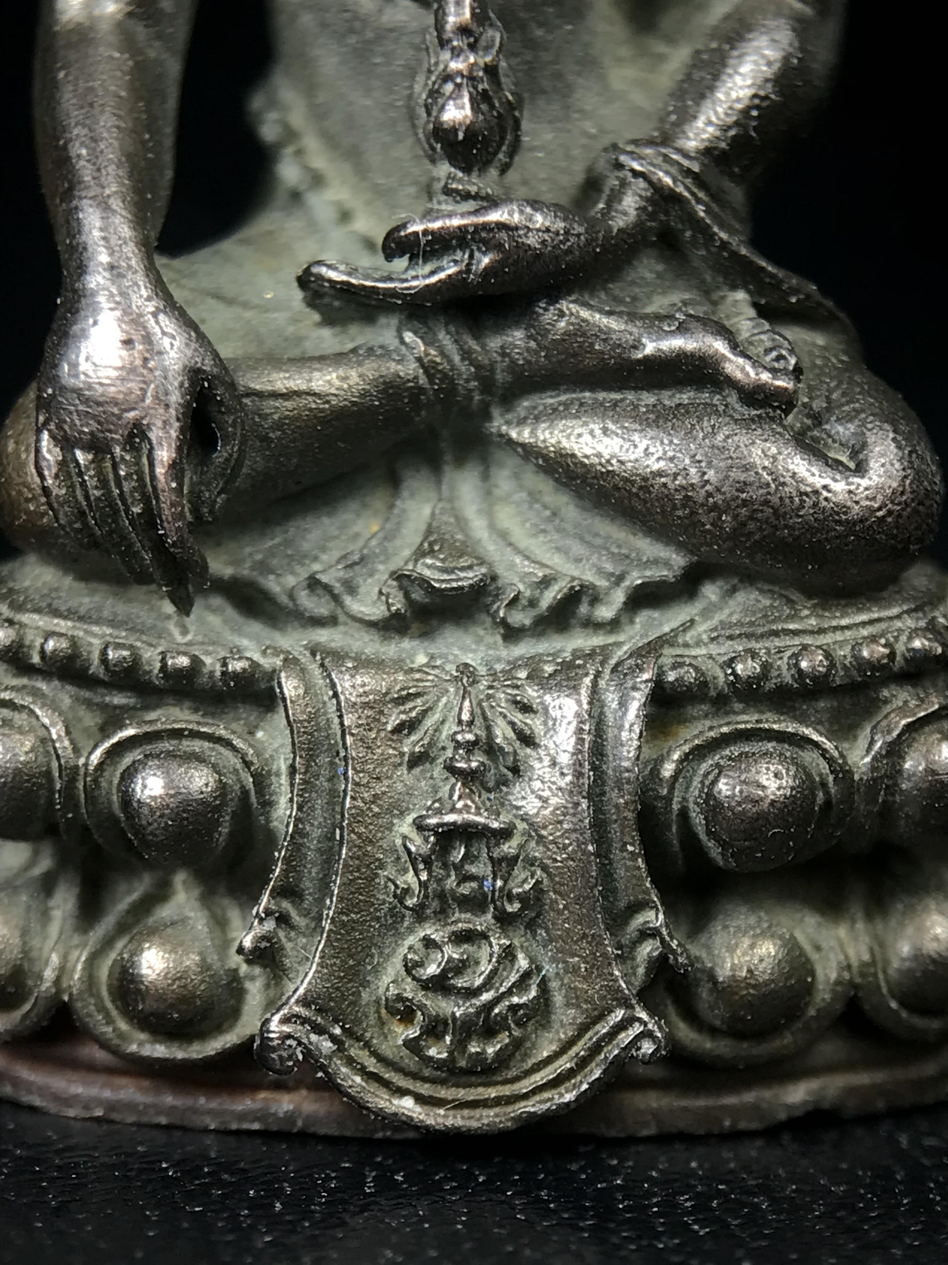 พระกริ่งศิรากาศ ภปร.(พระกริ่งคุ้มเกล้า)วัตถุมงคล"คุ้มเกล้าฯ" มูลนิธิ “คุ้มเกล้า” ในพระบรมราชูปถัมภ์ จัดสร้าง โรงพยาบาลภูมิพล เนื้อนวโลหะ(พิมพ์หน้าไทย)(ในหลวงรัชกาลที่9เสด็จเททอง)(พิธีใหญ่)(นิยม)