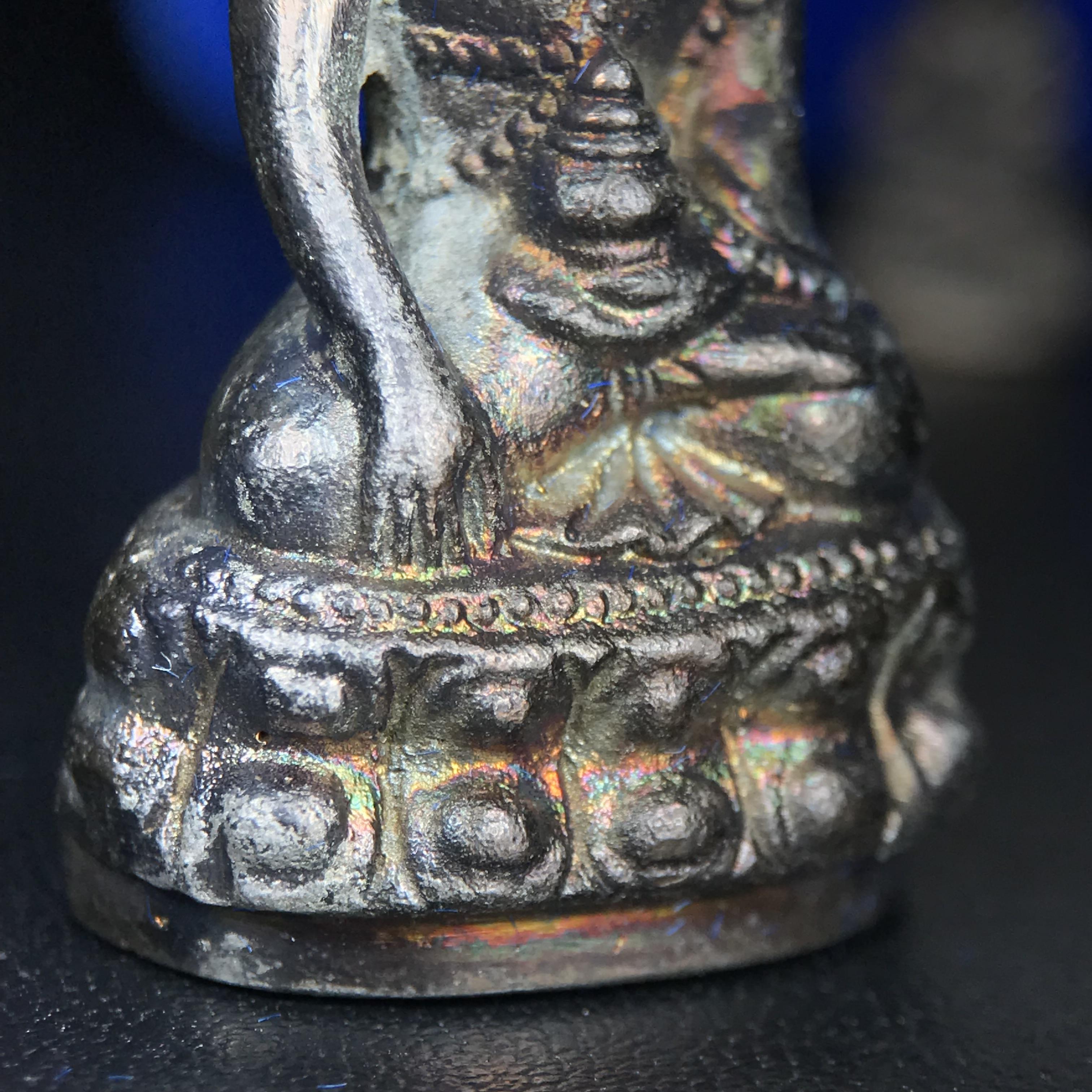 พระกริ่ง-พระชัยวัฒน์ สว. 90 พรรษาสมเด็จย่า ปี2533 เนื้อนวโลหะ(แก่ทองคำผสมทองคำเยอะมากรุ่นนี้)(ในหลวงรัชกาลที่9เสด็จในพิธี)(หล่อแบบโบราณอุดมวลสาร 108 แบบฉบับพระกริ่งใหญ่สายวัดสุทัศน์ พระสังฆราช(แพ))(1 ใน 3000 ชุด) หายาก(***องค์นี้ผิวเนื้อนวโลหะสวยมาก***)