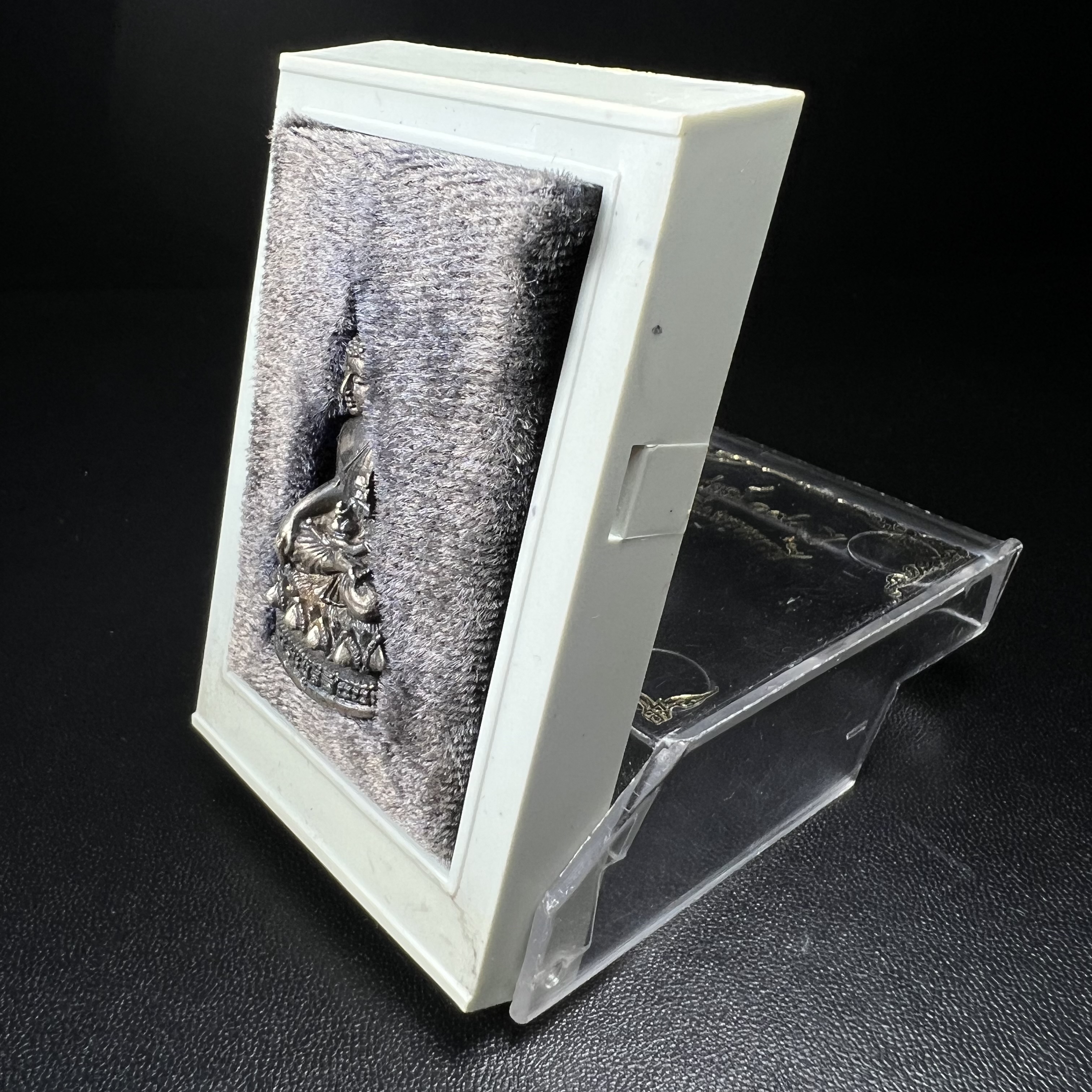 พระกริ่งพรหมรังสี อนุสรณ์ 190 ปี สมเด็จพระพุฒาจารย์ โต วัดอินทรวิหาร ปี2521 เนื้อเงิน(ผิวเดิมเข้มขลัง)พิธีมหาพุทธาภิเษกครั้งยิ่งใหญ่ พิธีสรรพสิทธิชัยไพรีพินาศมหามังคลาภิเษก หมายถึงฤกษ์การปลุกเสกที่เน้นด้านโชคลาภ มีชัยชนะต่อศัตรูการค้า การงาน(รุ่นนี้แนะนำ)