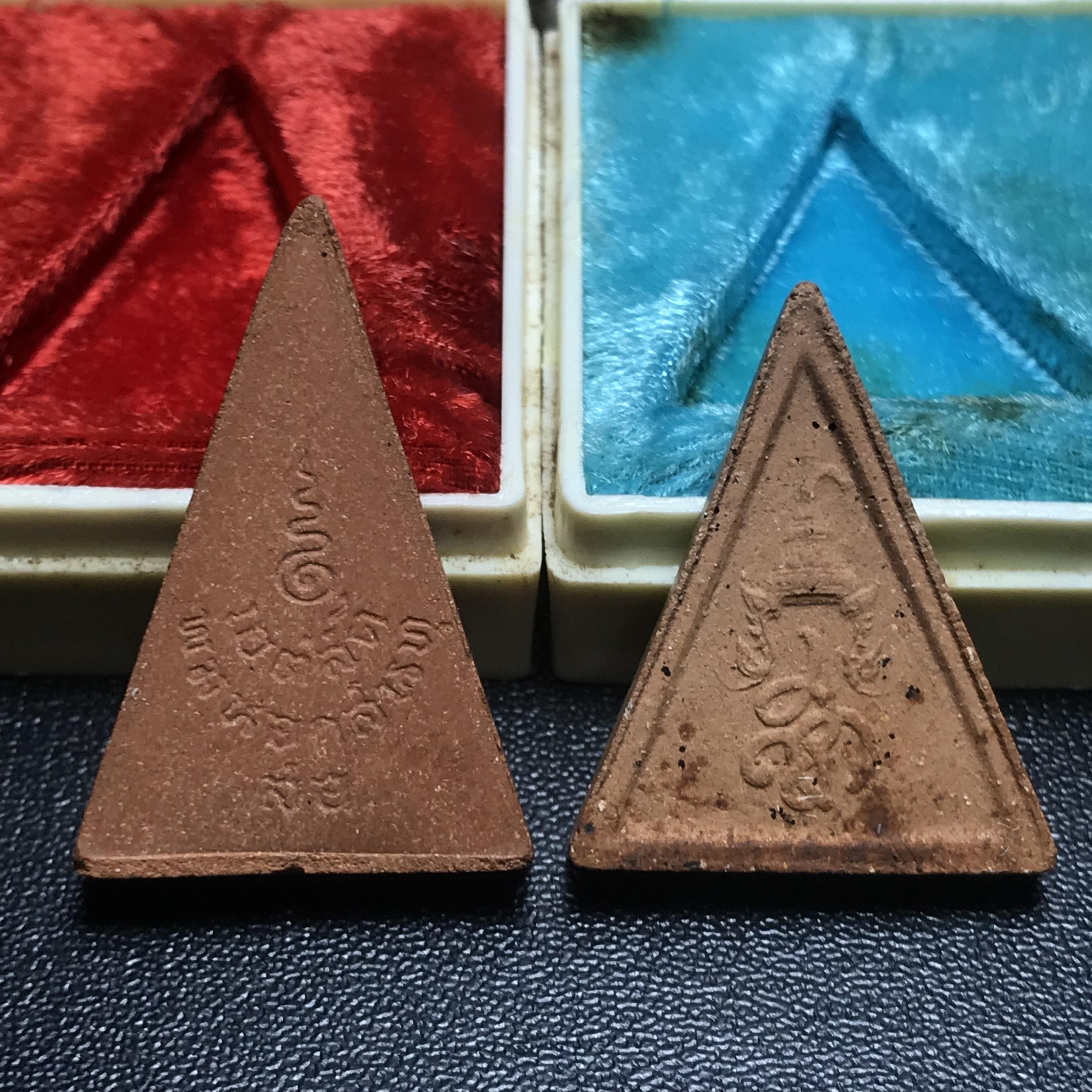 พระสมเด็จอุณาโลมทรงจิตรลดา+พระสมเด็จนางพญา สก. วัดบวรนิเวศวิหาร ปี2519 พิมพ์ใหญ่ กล่องบรรจุเดิม(ในหลวงรัชกาลที่9และสมเด็จพระราชินี เสด็จร่วมในพิธี)(พิธีใหญ่)(มวลสารดี)อีกหนึ่งวัตถุมงคลในหลวงที่ทรงคุณค่า